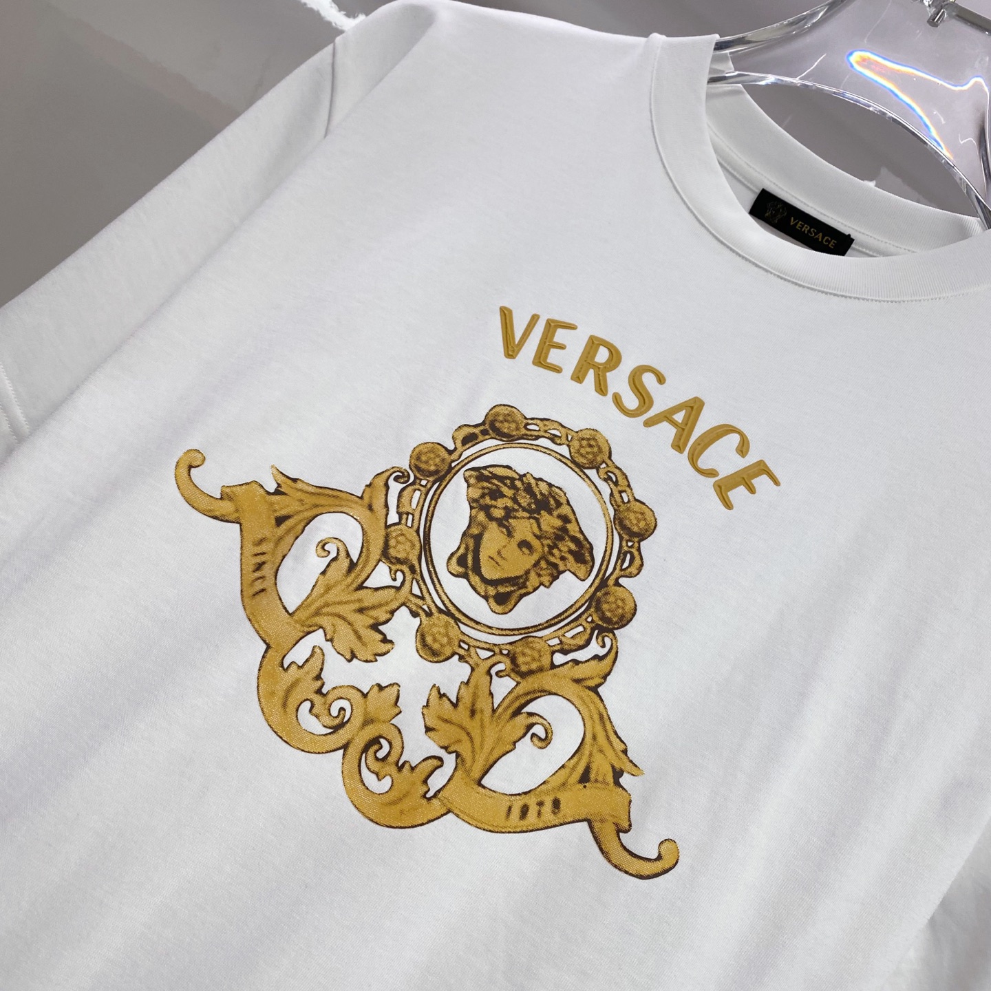 Versace 范思哲 2026ss 春夏新款首发专柜最新款短袖圆领T恤 高端订制 设计前卫时尚！品牌l