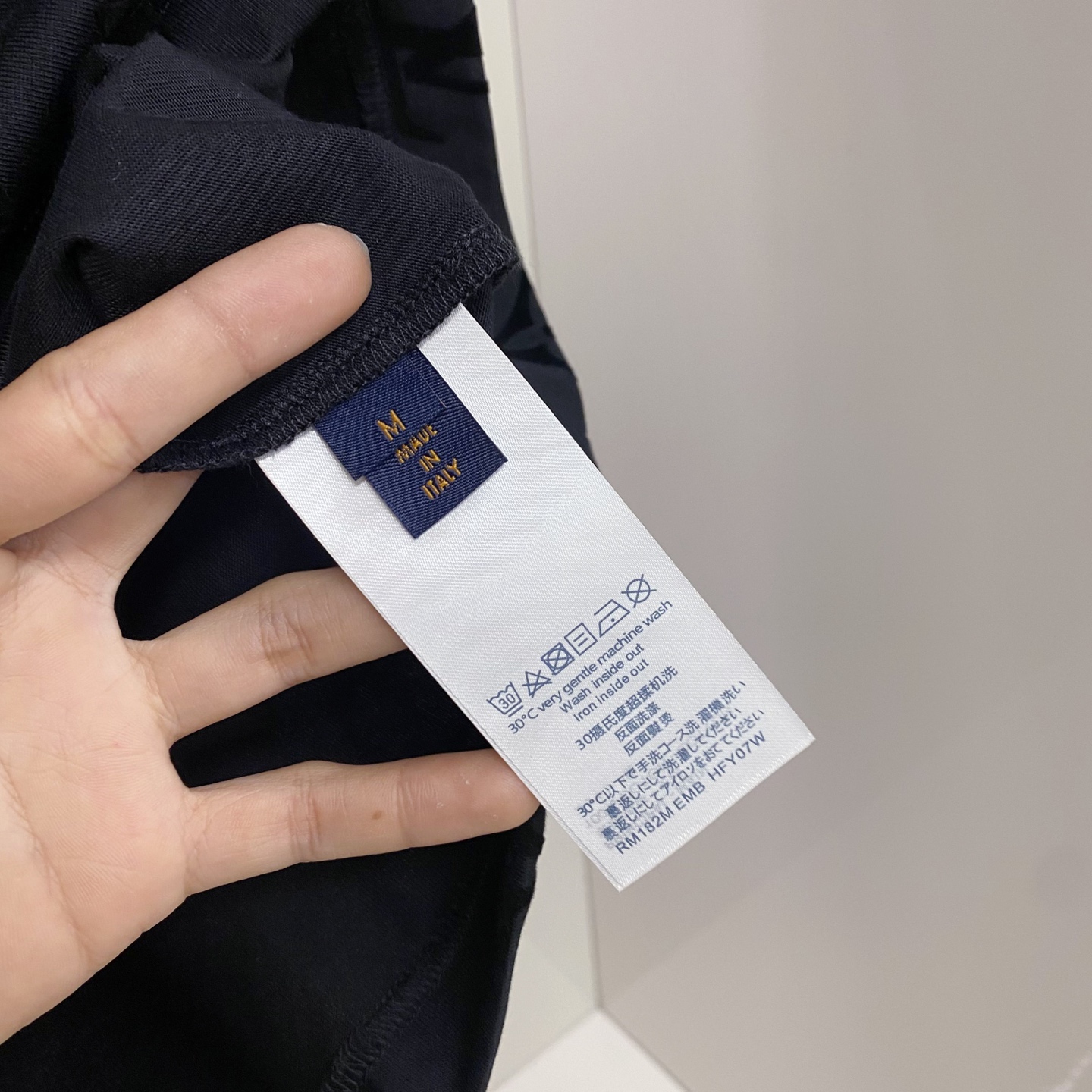 LV 2026ss 春夏新款首发专柜最新款短袖圆领T恤 高端订制 设计前卫时尚！品牌logo重工艺设计 