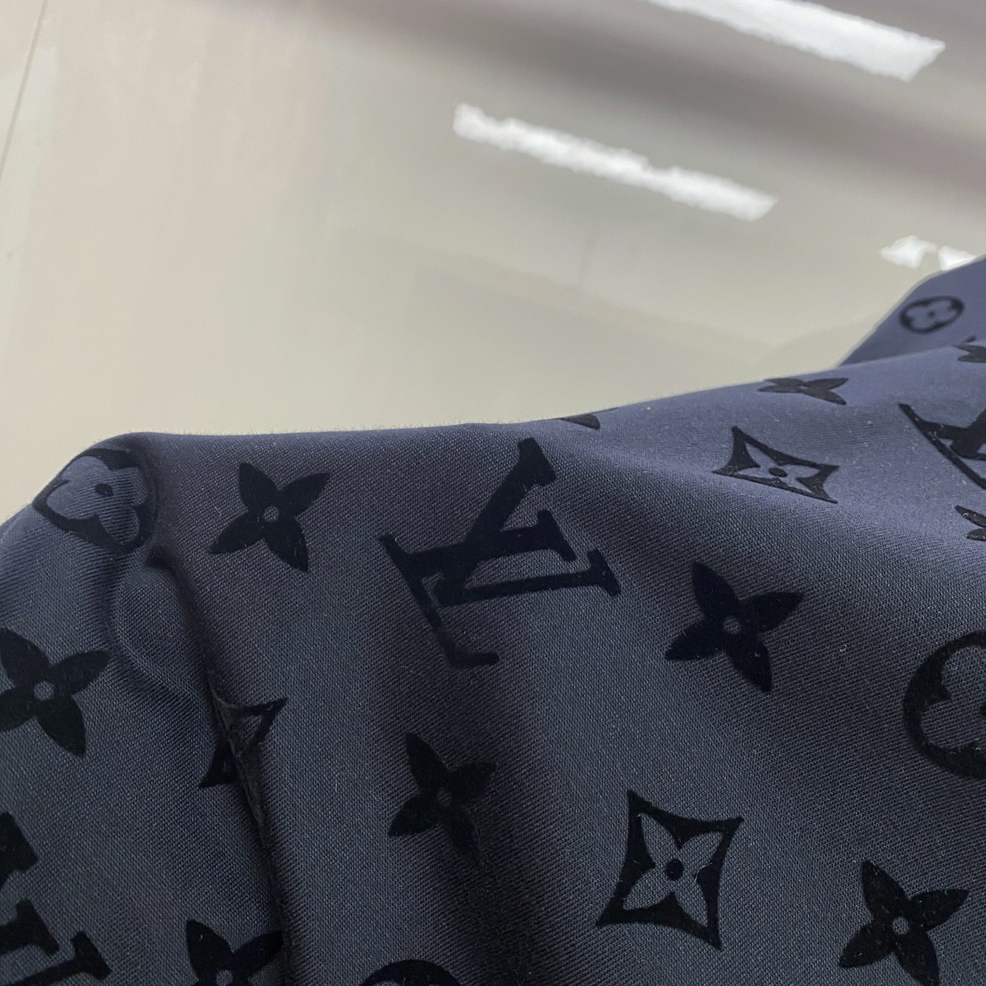 LV 2026ss 春夏新款首发专柜最新款短袖圆领T恤 高端订制 设计前卫时尚！品牌logo重工艺设计 