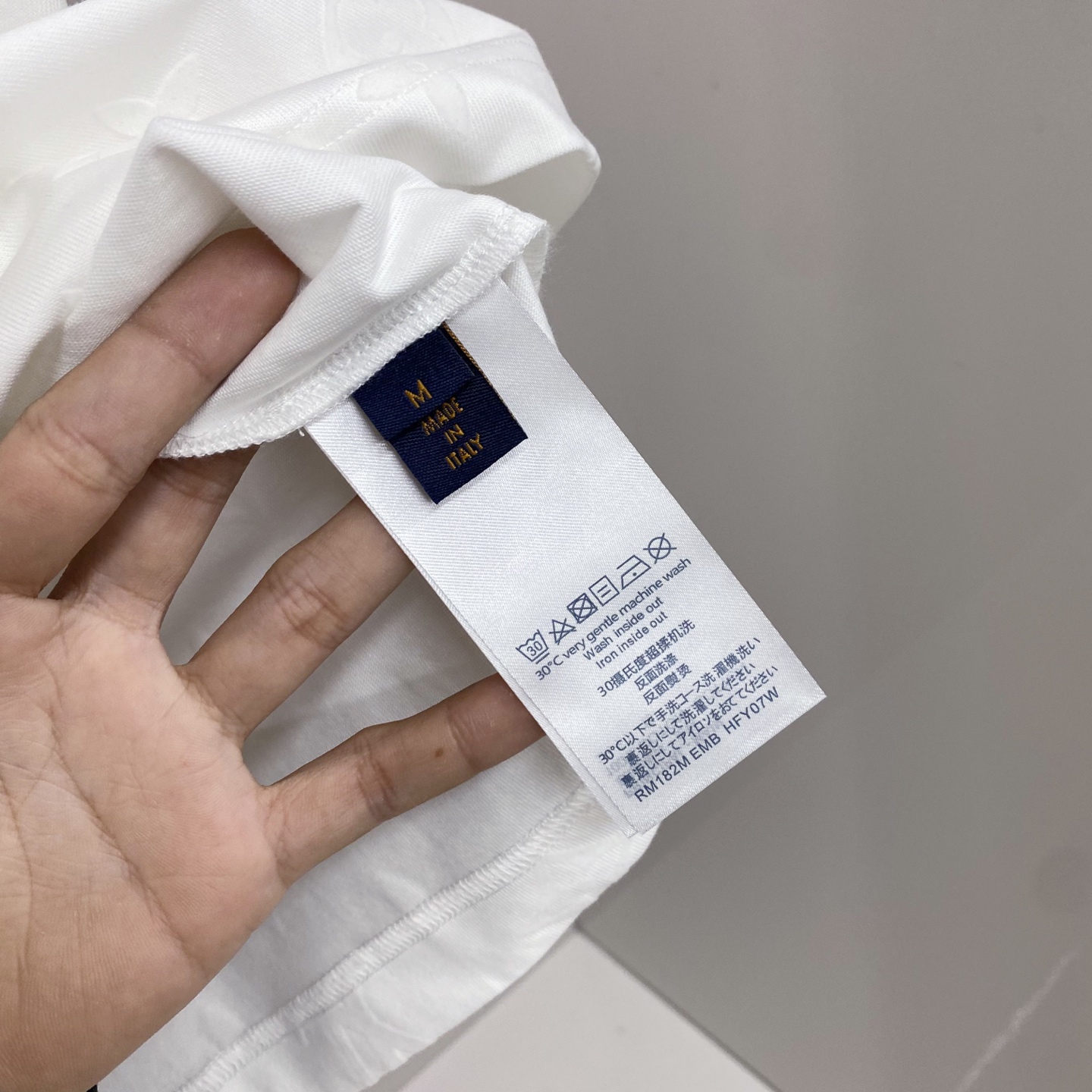 LV 2026ss 春夏新款首发专柜最新款短袖圆领T恤 高端订制 设计前卫时尚！品牌logo重工艺设计 