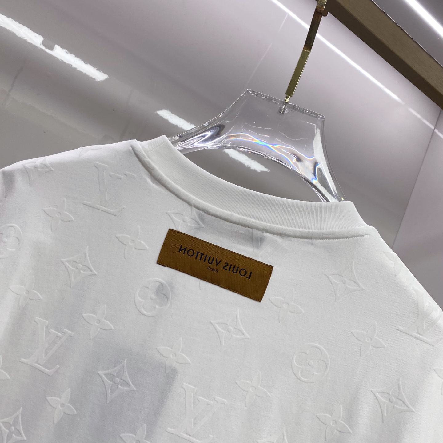 LV 2026ss 春夏新款首发专柜最新款短袖圆领T恤 高端订制 设计前卫时尚！品牌logo重工艺设计 