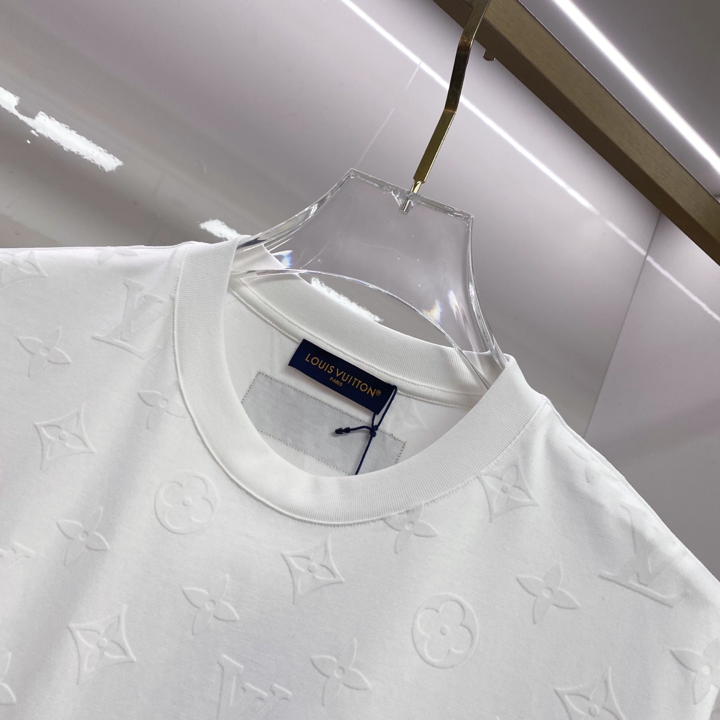 LV 2026ss 春夏新款首发专柜最新款短袖圆领T恤 高端订制 设计前卫时尚！品牌logo重工艺设计 
