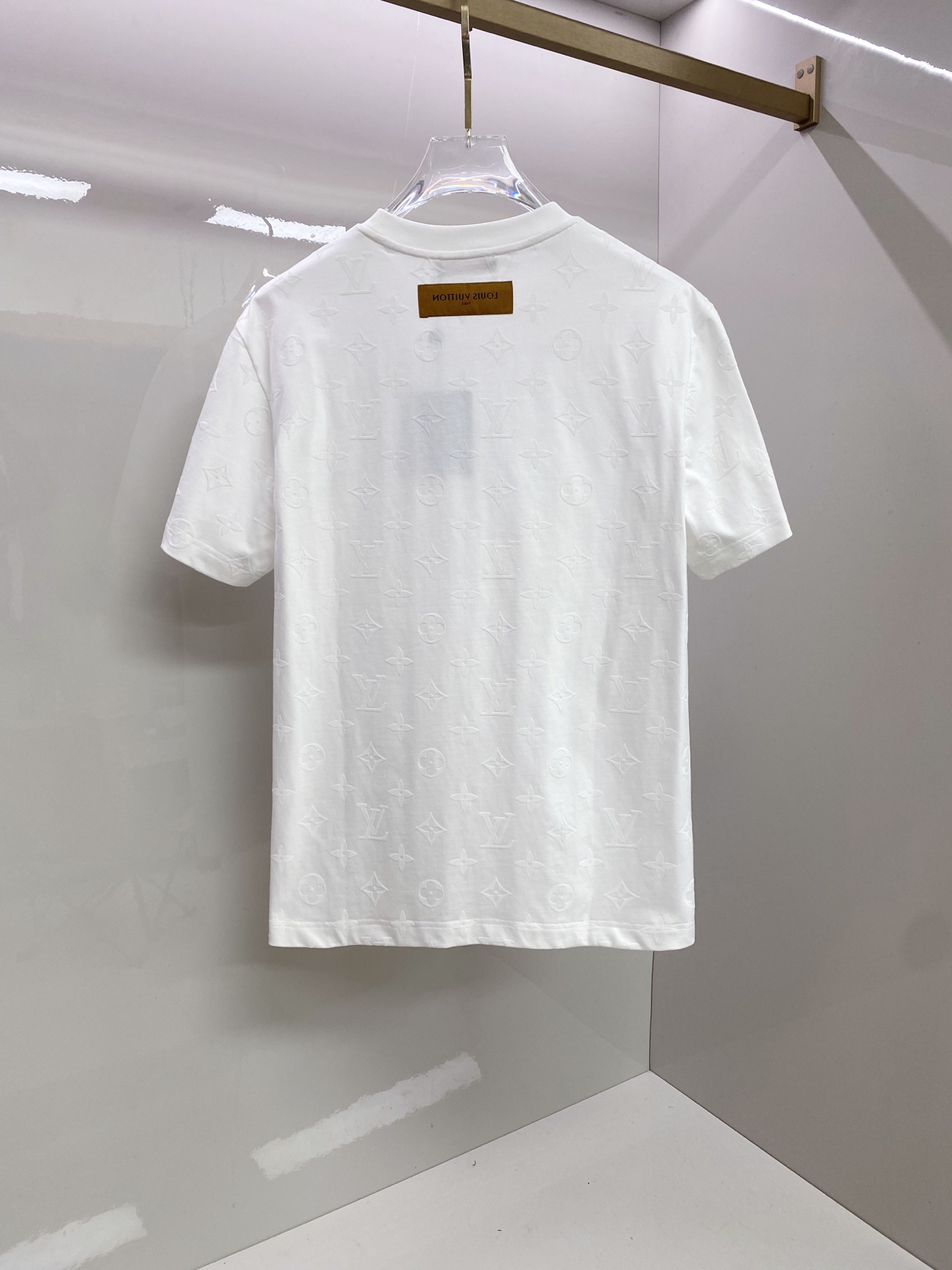 LV 2026ss 春夏新款首发专柜最新款短袖圆领T恤 高端订制 设计前卫时尚！品牌logo重工艺设计 