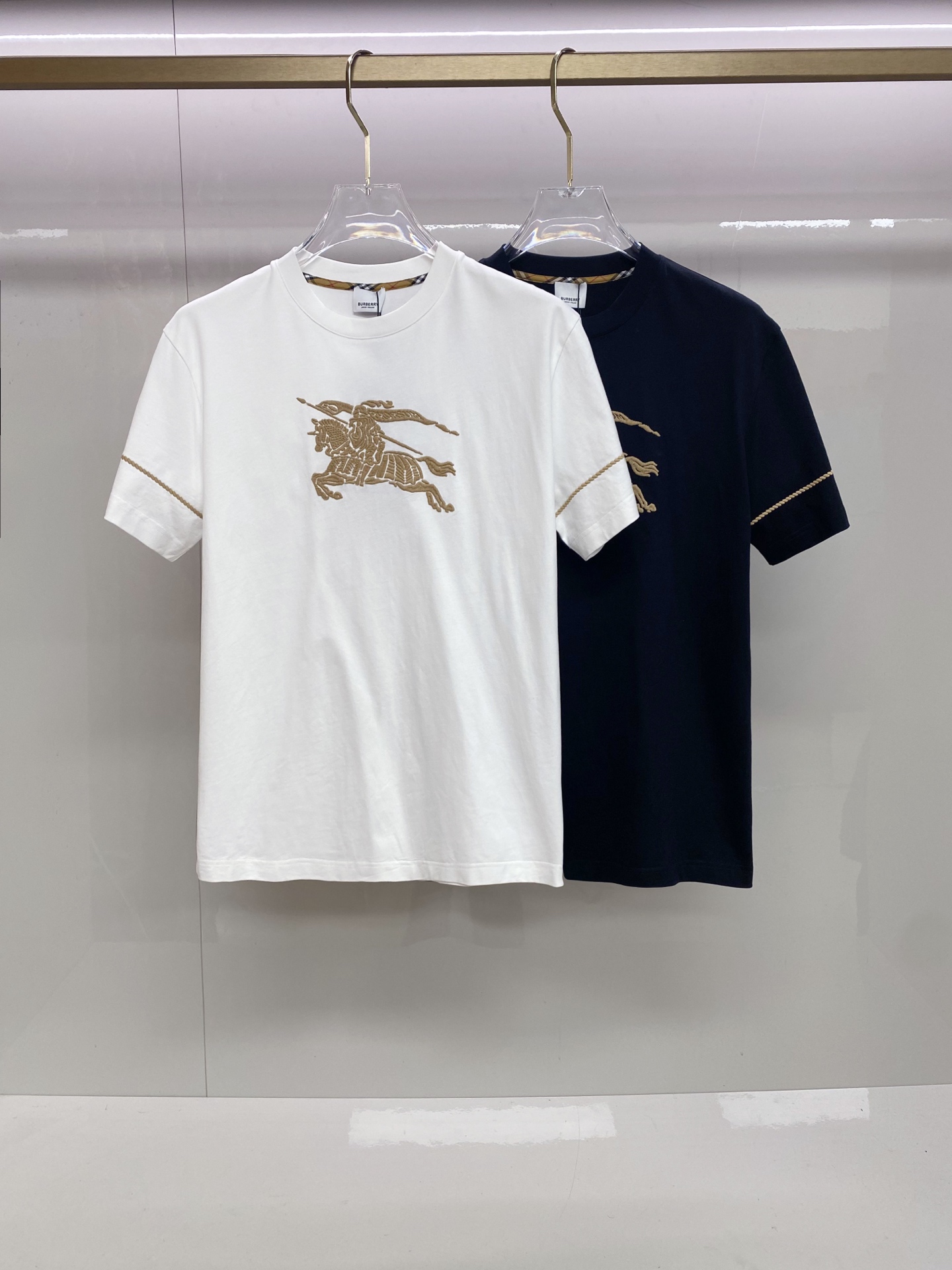 Burberry 巴宝莉 2026ss 春夏新款首发专柜最新款短袖圆领T恤 高端订制 设计前卫时尚！品牌