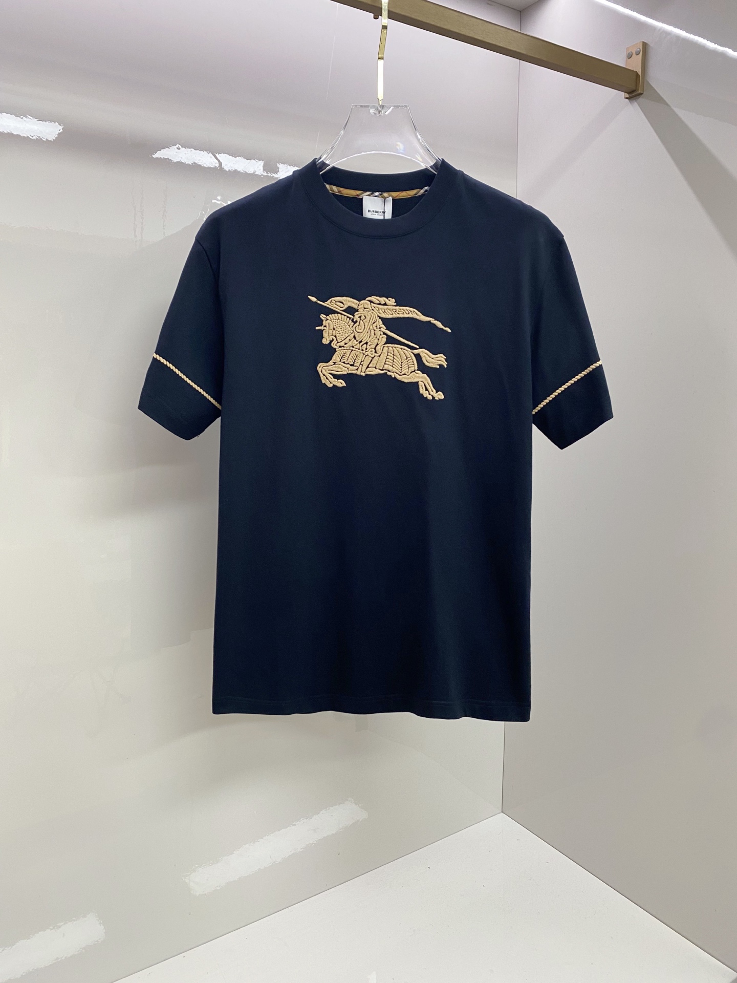 Burberry 巴宝莉 2026ss 春夏新款首发专柜最新款短袖圆领T恤 高端订制 设计前卫时尚！品牌