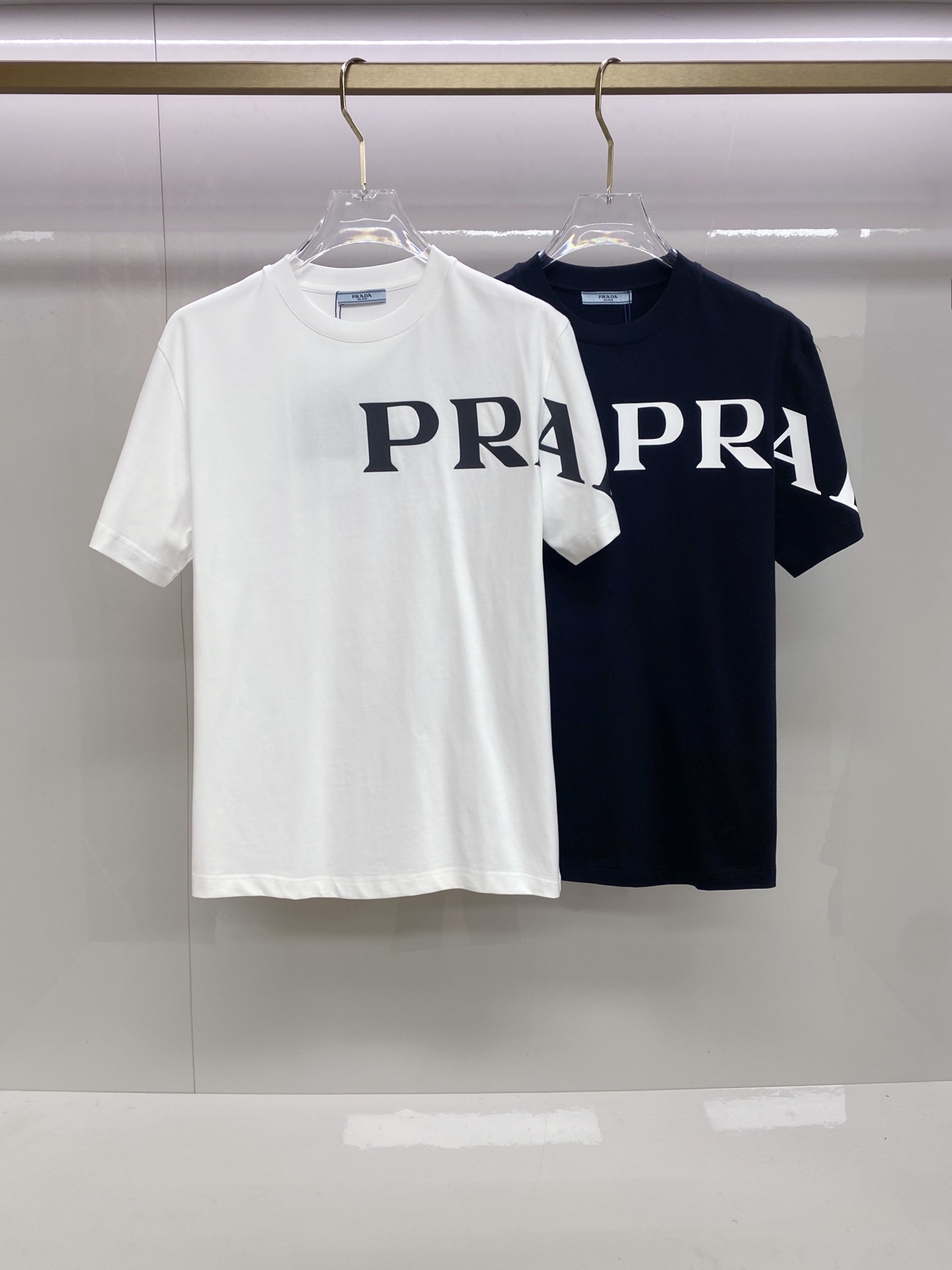 Prada 普拉达 2026ss 春夏新款首发专柜最新款短袖圆领T恤 高端订制 设计前卫时尚！品牌log