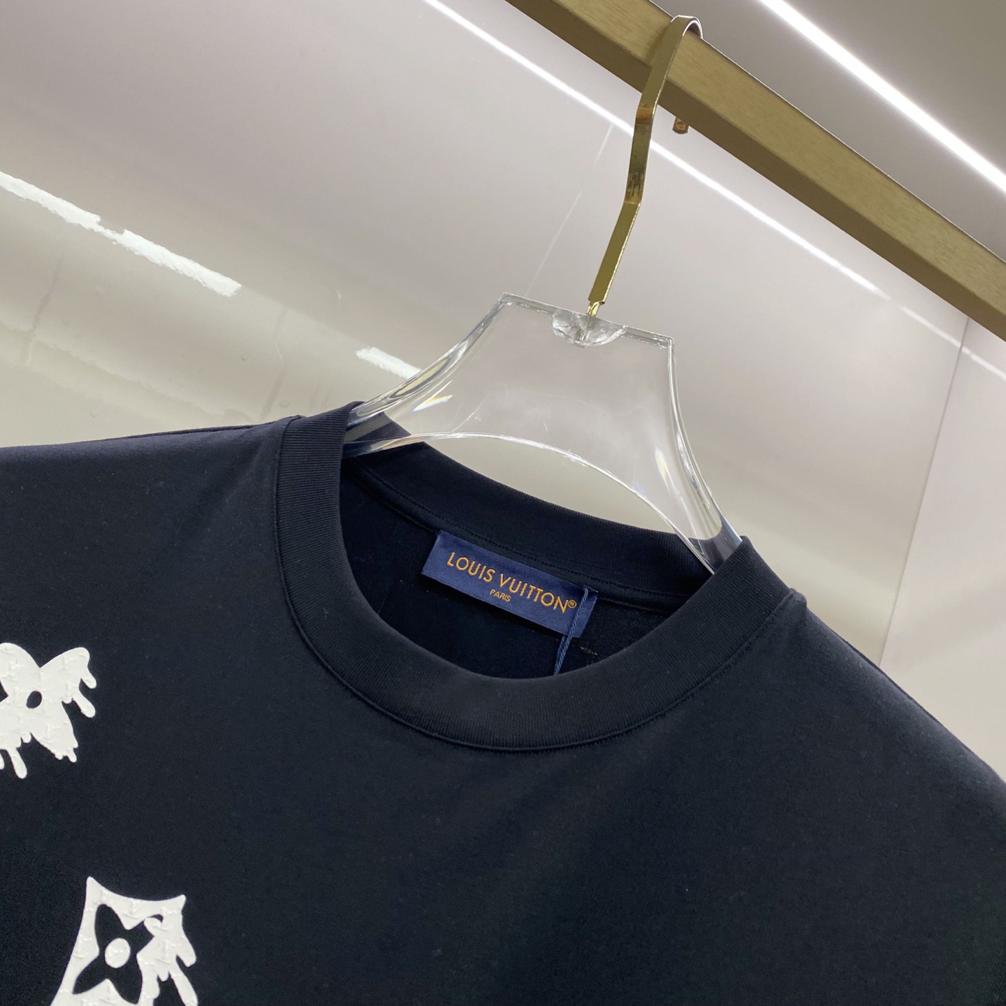 LV 2026ss 春夏新款首发专柜最新款短袖圆领T恤 高端订制 设计前卫时尚！品牌logo重工艺设计 