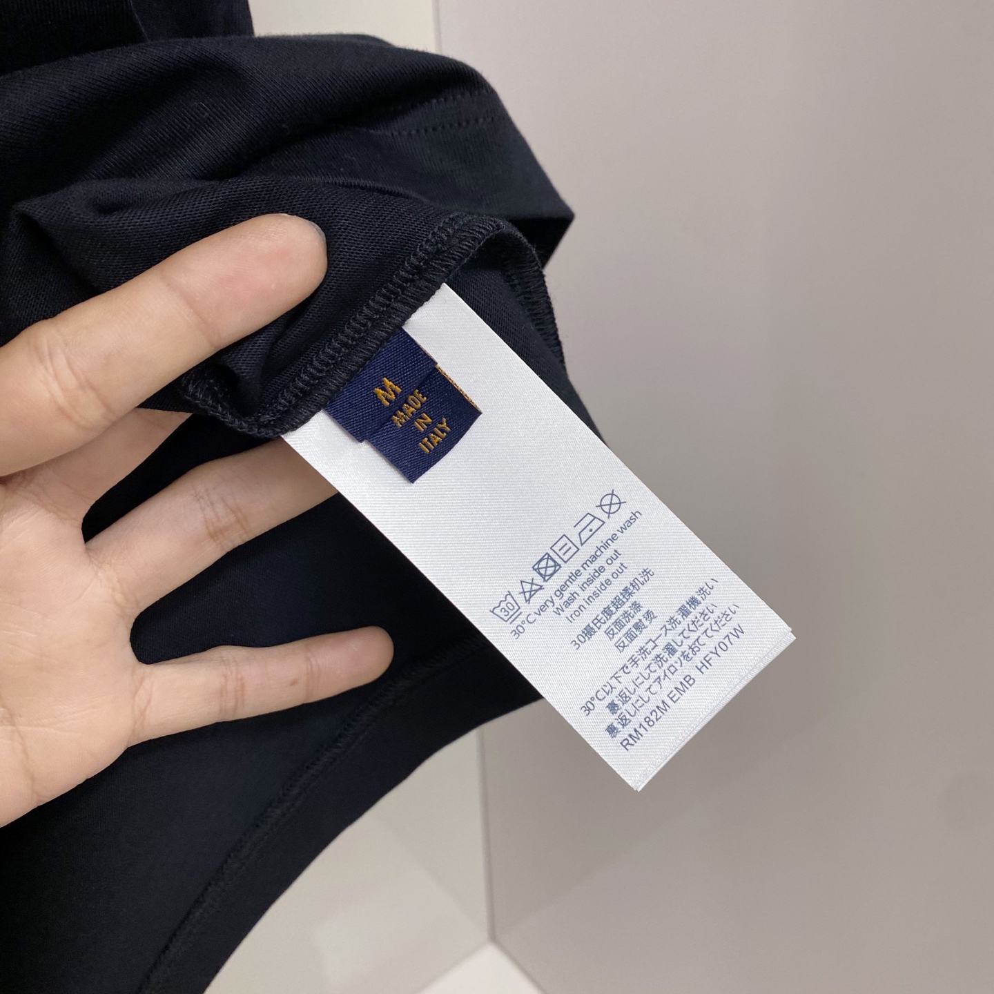 LV 2026ss 春夏新款首发专柜最新款短袖圆领T恤 高端订制 设计前卫时尚！品牌logo重工艺设计 