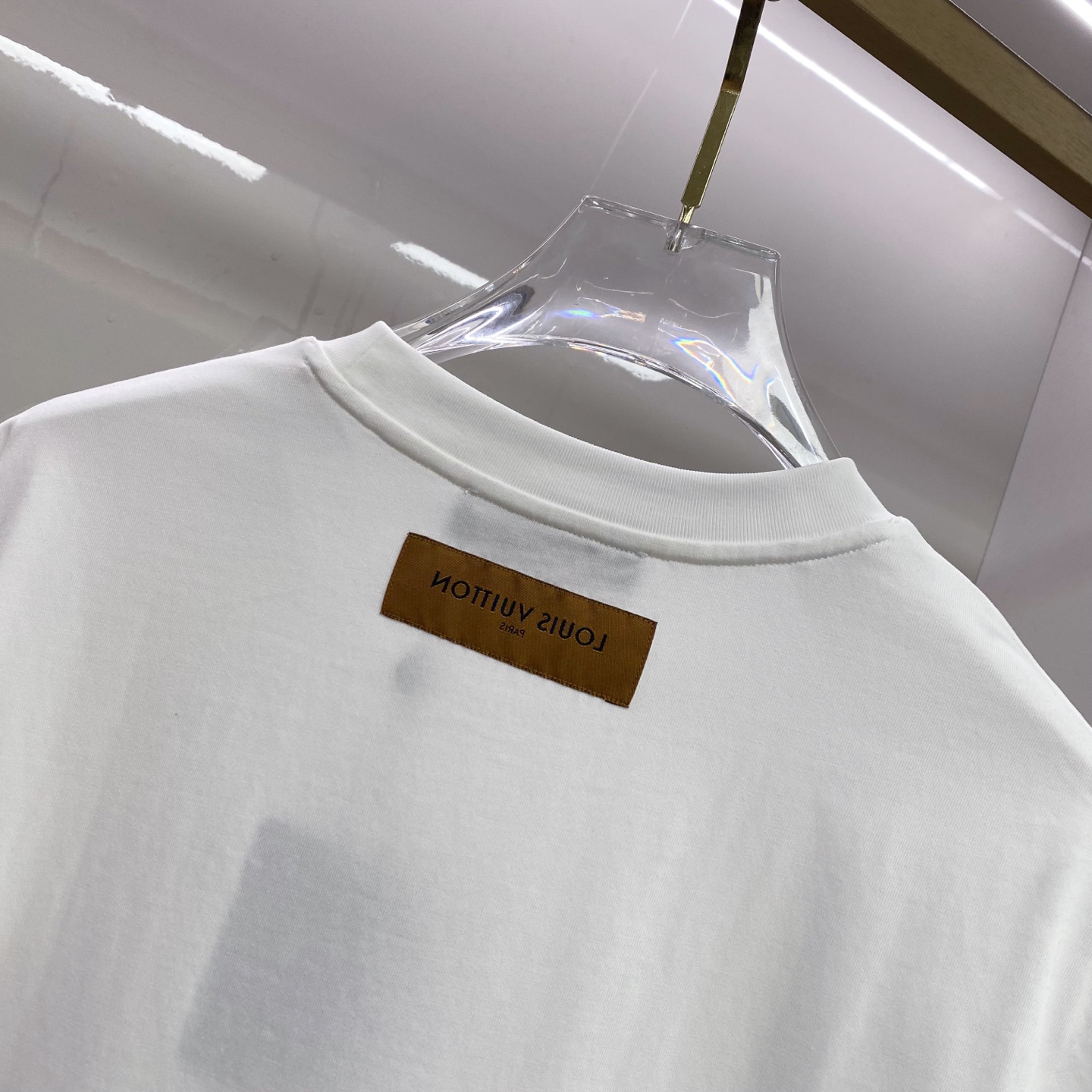 LV 2026ss 春夏新款首发专柜最新款短袖圆领T恤 高端订制 设计前卫时尚！品牌logo重工艺设计 