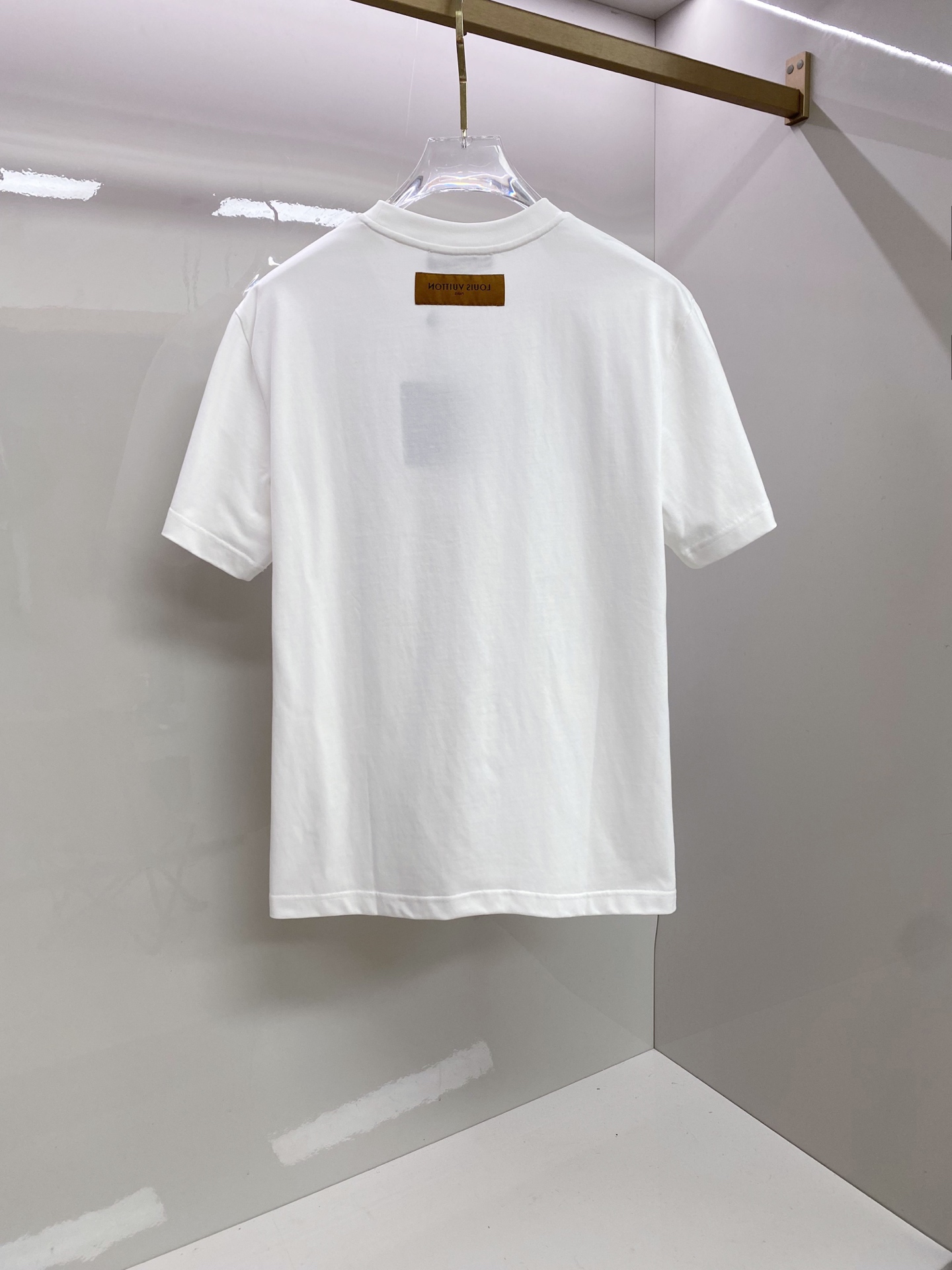 LV 2026ss 春夏新款首发专柜最新款短袖圆领T恤 高端订制 设计前卫时尚！品牌logo重工艺设计 