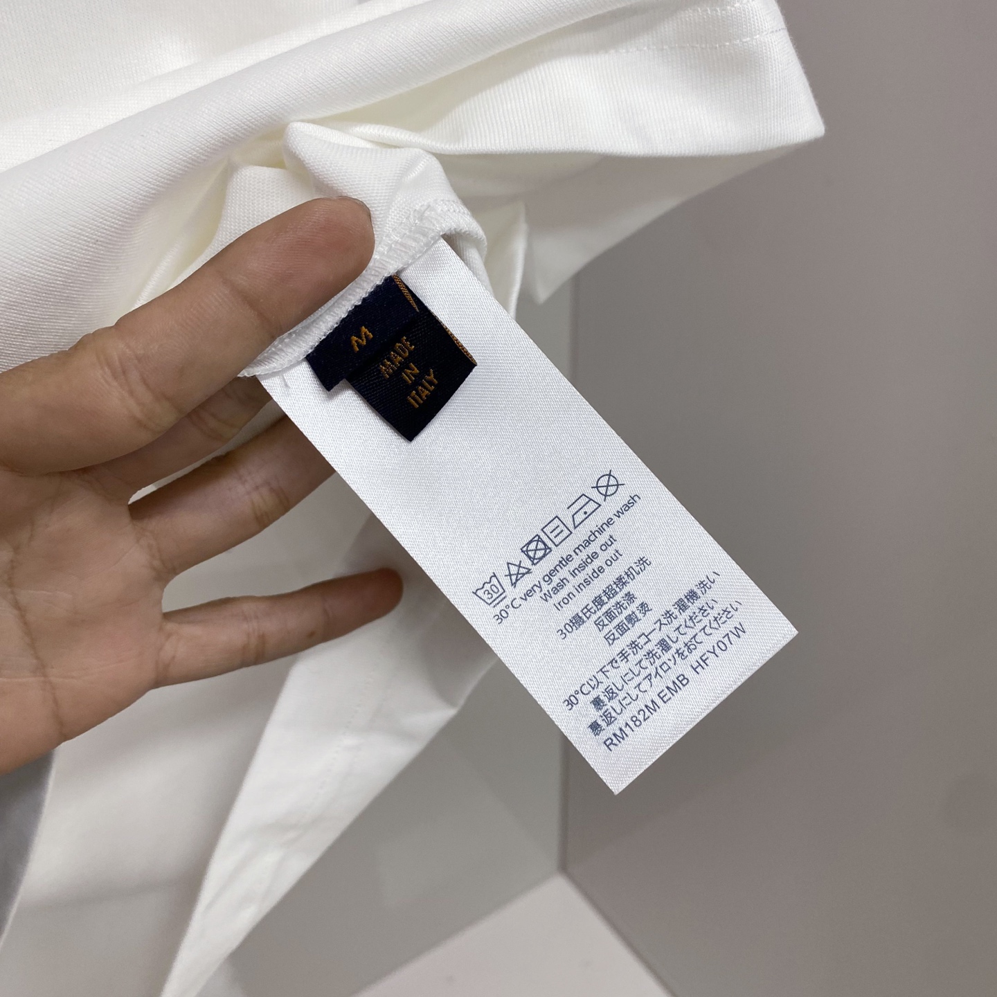 LV 2026ss 春夏新款首发专柜最新款短袖圆领T恤 高端订制 设计前卫时尚！品牌logo重工艺设计 