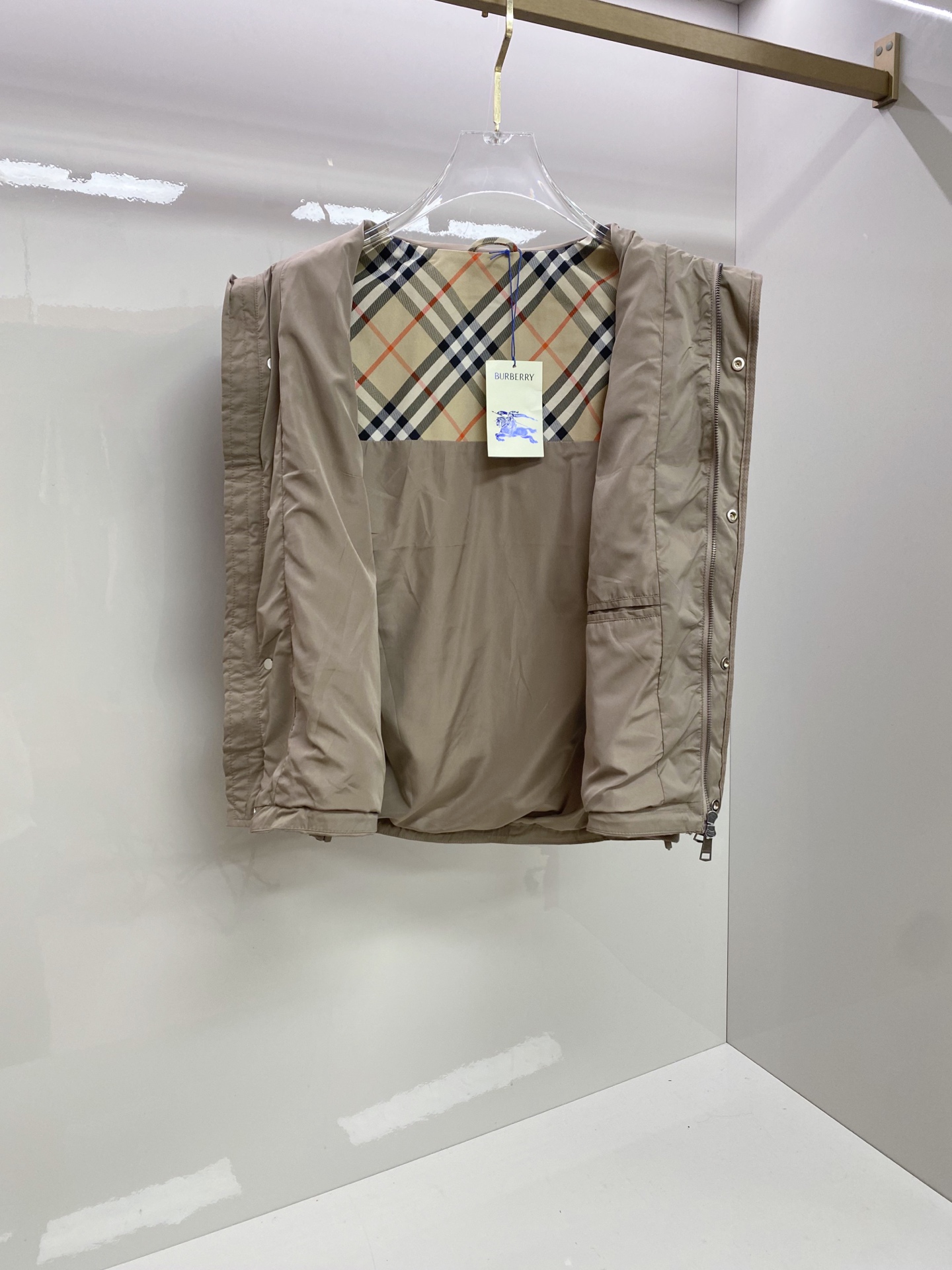 Burberry 巴宝莉马甲 2026SS春季新款马甲夹克外套最新设计款 秀场新品‼品相非常完美，三标齐