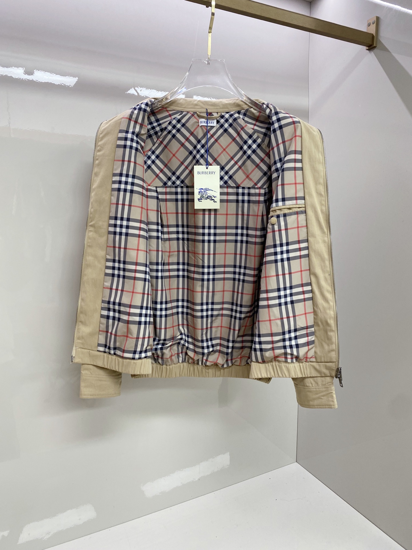 Burberry 巴宝莉 2026ss春季新款夹克外套全高端版本！高定专柜面料辅料，透气舒适度高，细节无