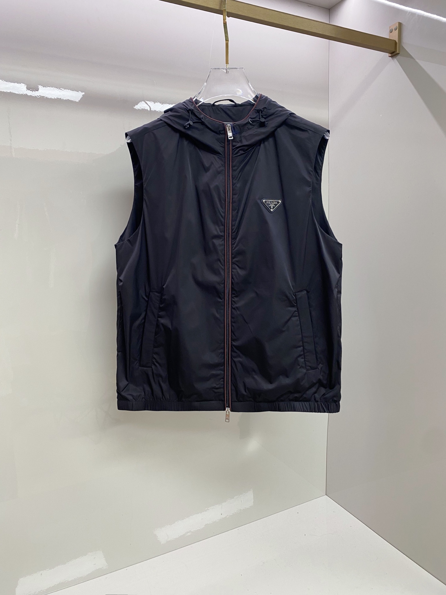 Prada 普拉达马甲 2026ss春季新款马甲夹克外套最新设计款 秀场新品‼品相非常完美，三标齐全色泽