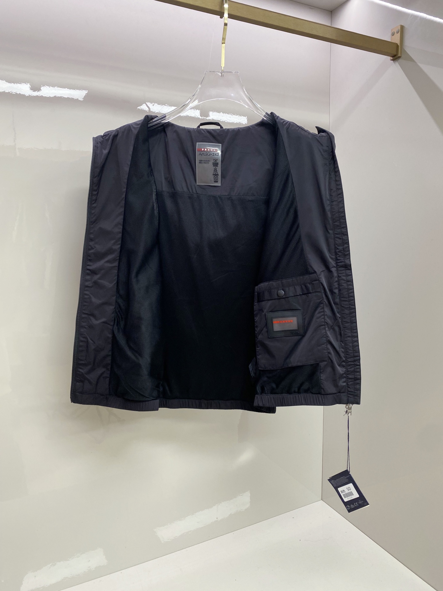 Prada 普拉达马甲 2026ss春季新款马甲夹克外套最新设计款 秀场新品‼品相非常完美，三标齐全色泽