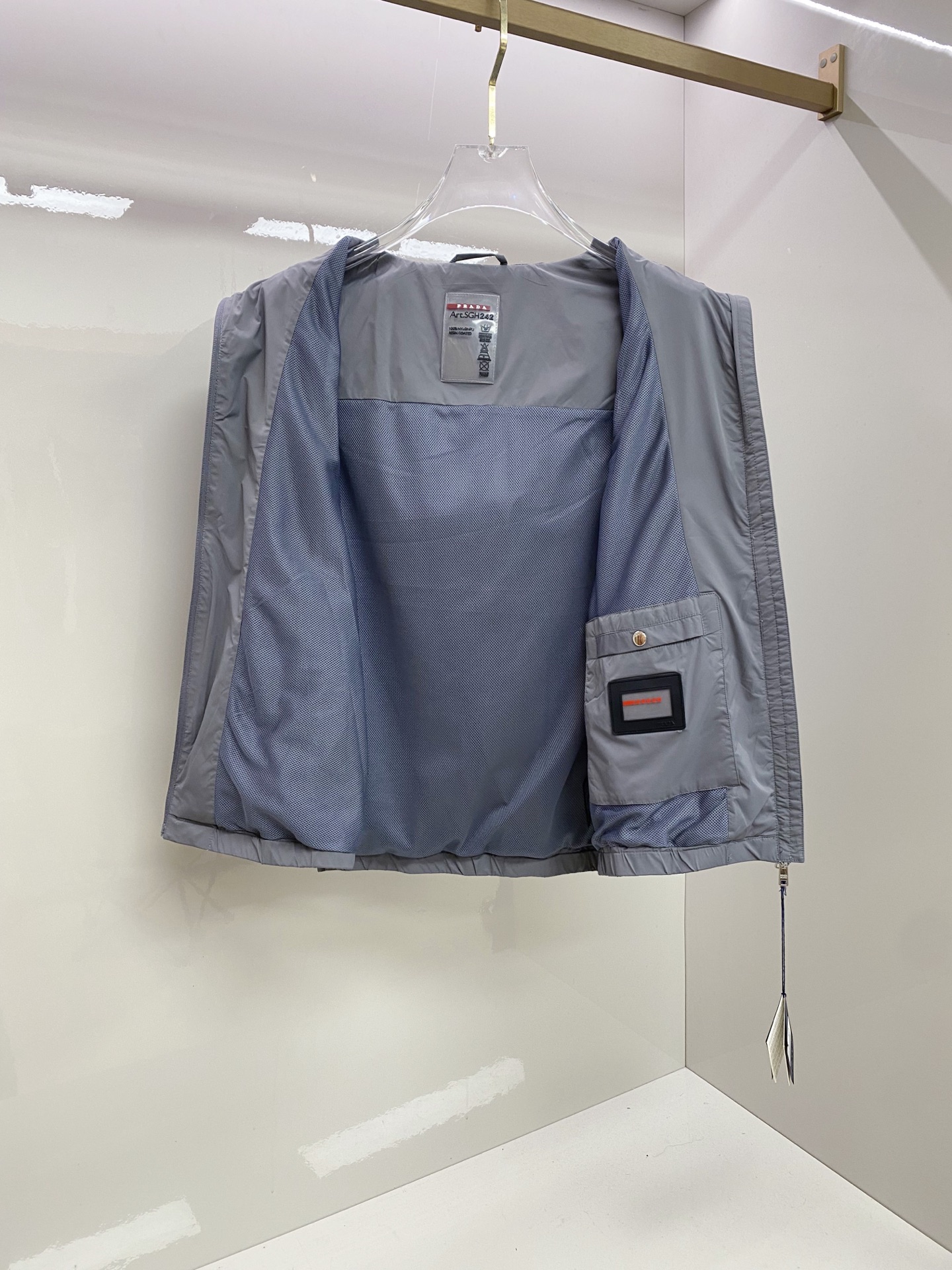 Prada 普拉达马甲 2026ss春季新款马甲夹克外套最新设计款 秀场新品‼品相非常完美，三标齐全色泽