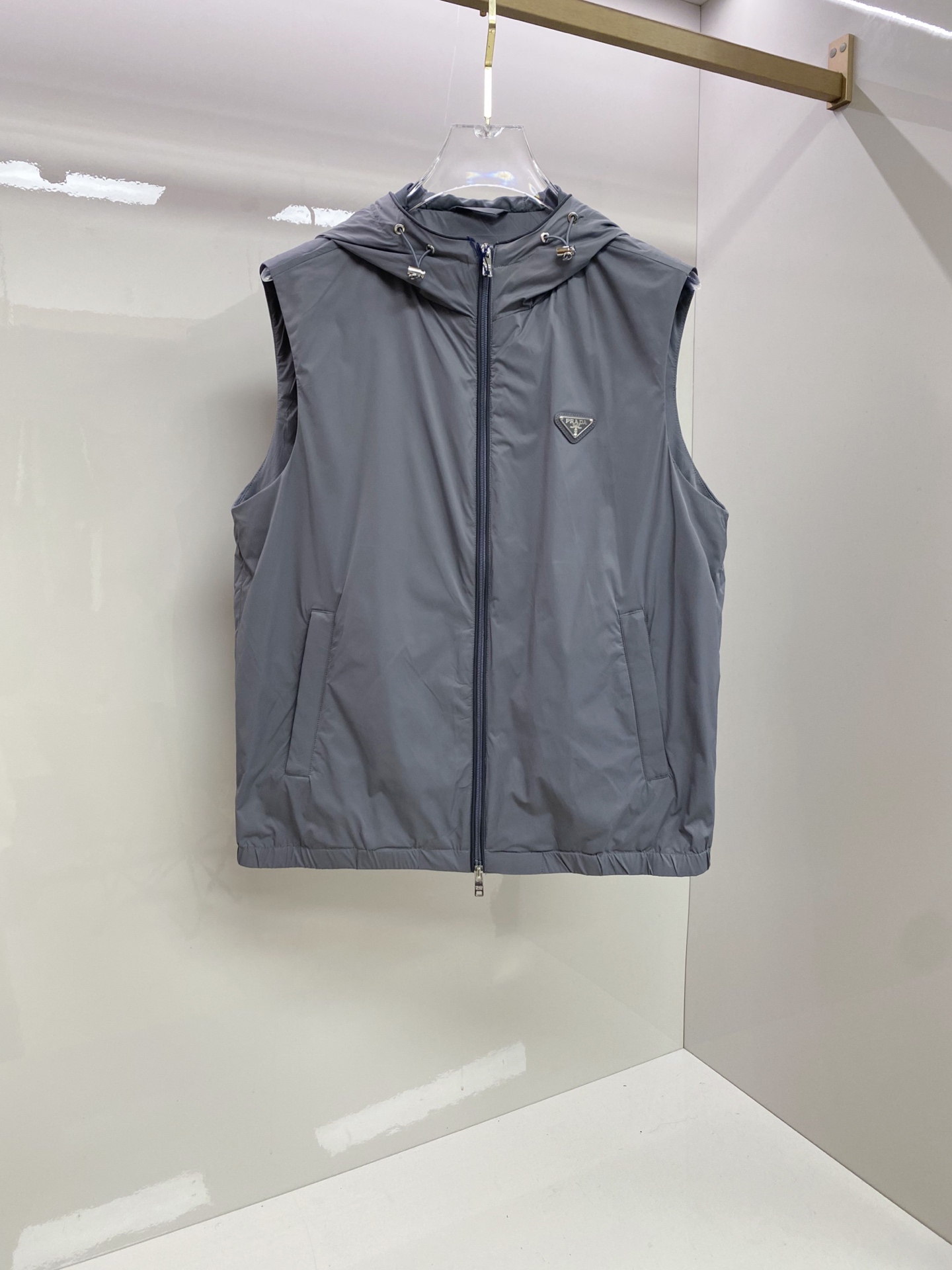 Prada 普拉达马甲 2026ss春季新款马甲夹克外套最新设计款 秀场新品‼品相非常完美，三标齐全色泽