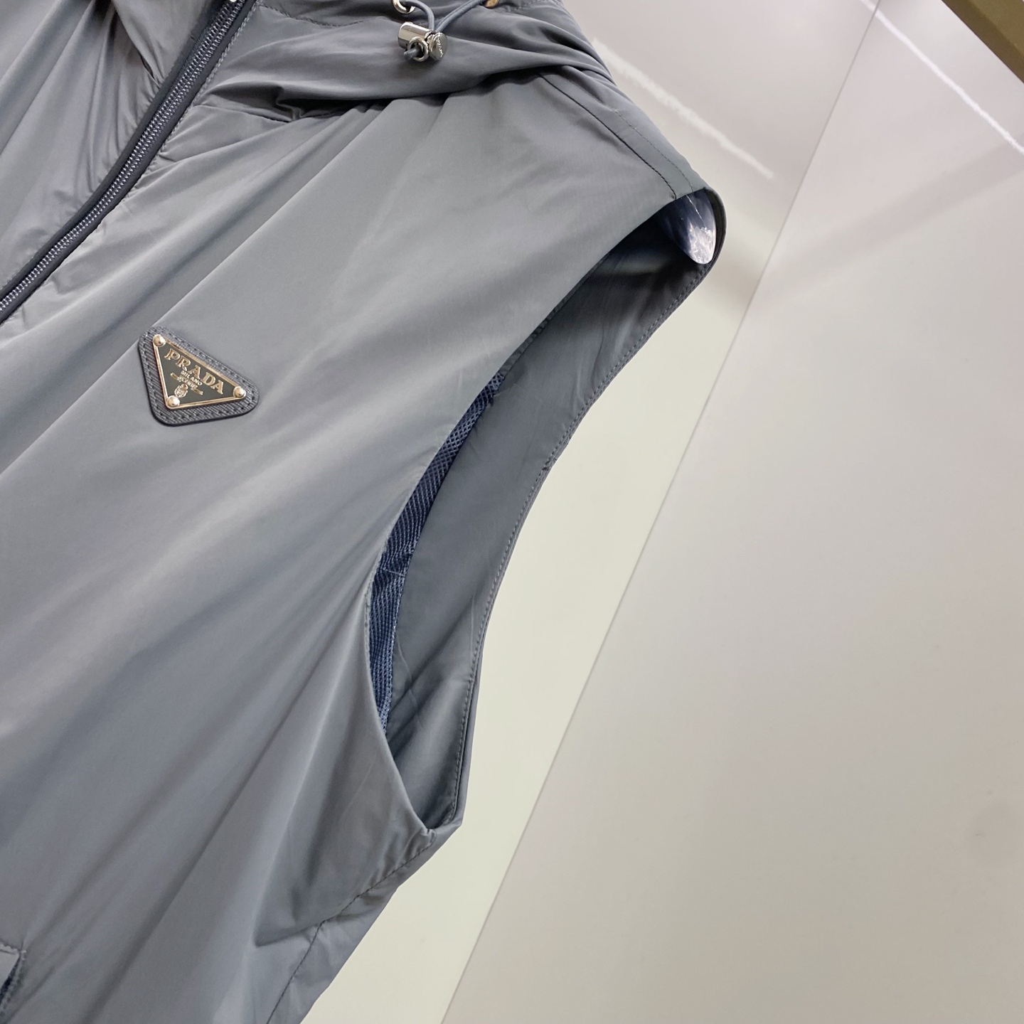 Prada 普拉达马甲 2026ss春季新款马甲夹克外套最新设计款 秀场新品‼品相非常完美，三标齐全色泽