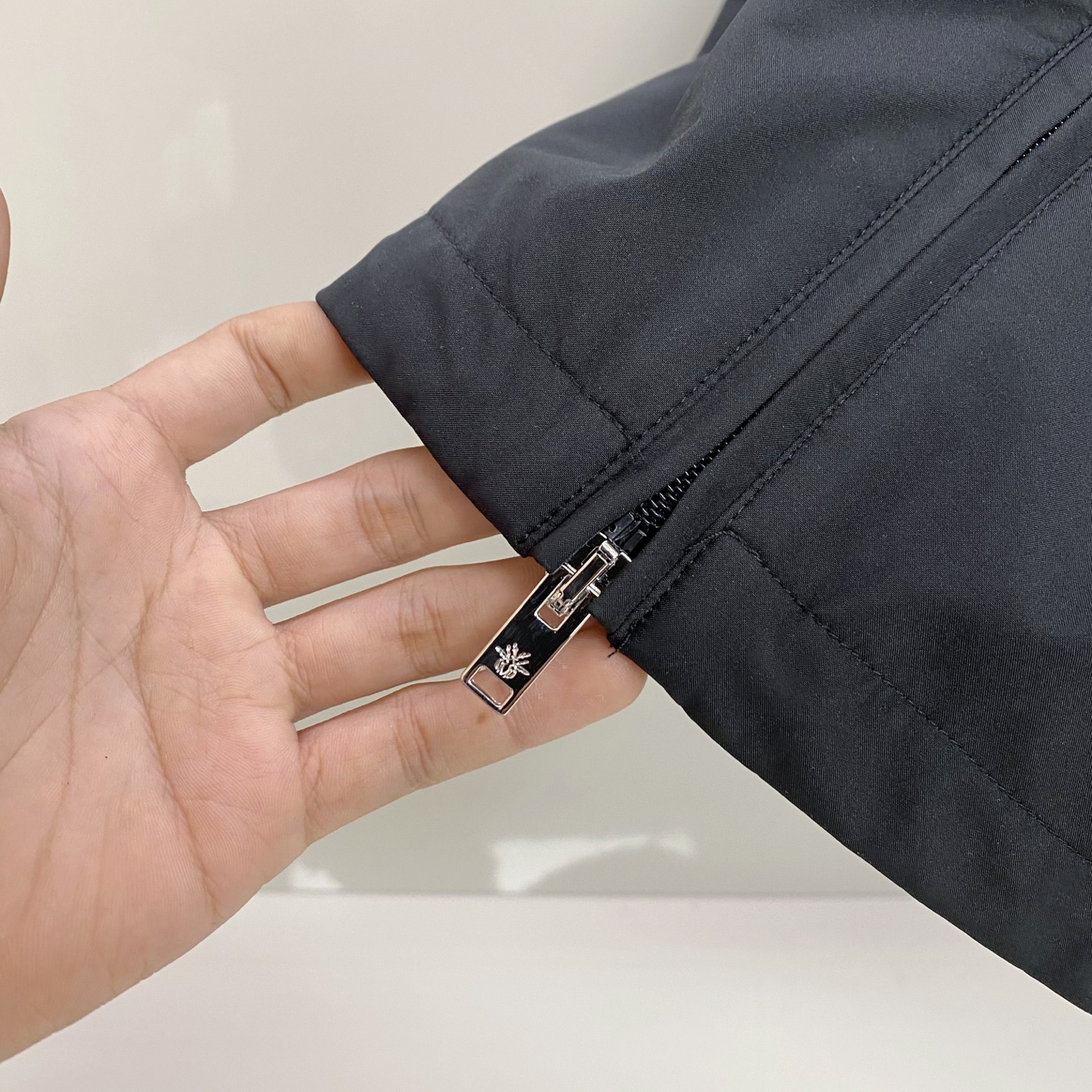 Dior 迪奥 2026ss春季新款连帽夹克外套全高端版本！高定专柜面料辅料，透气舒适度高，细节无可挑剔