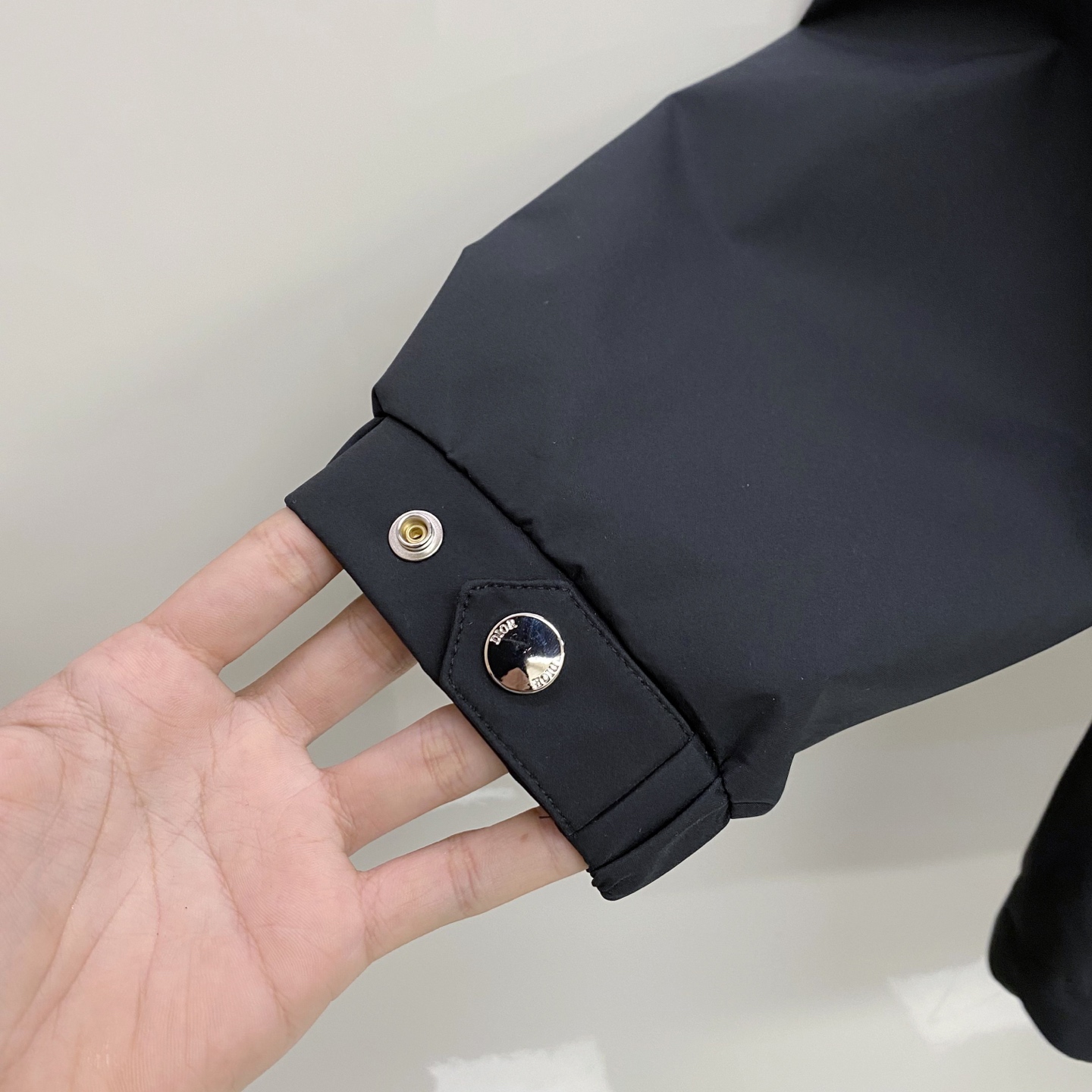 Dior 迪奥 2026ss春季新款连帽夹克外套全高端版本！高定专柜面料辅料，透气舒适度高，细节无可挑剔