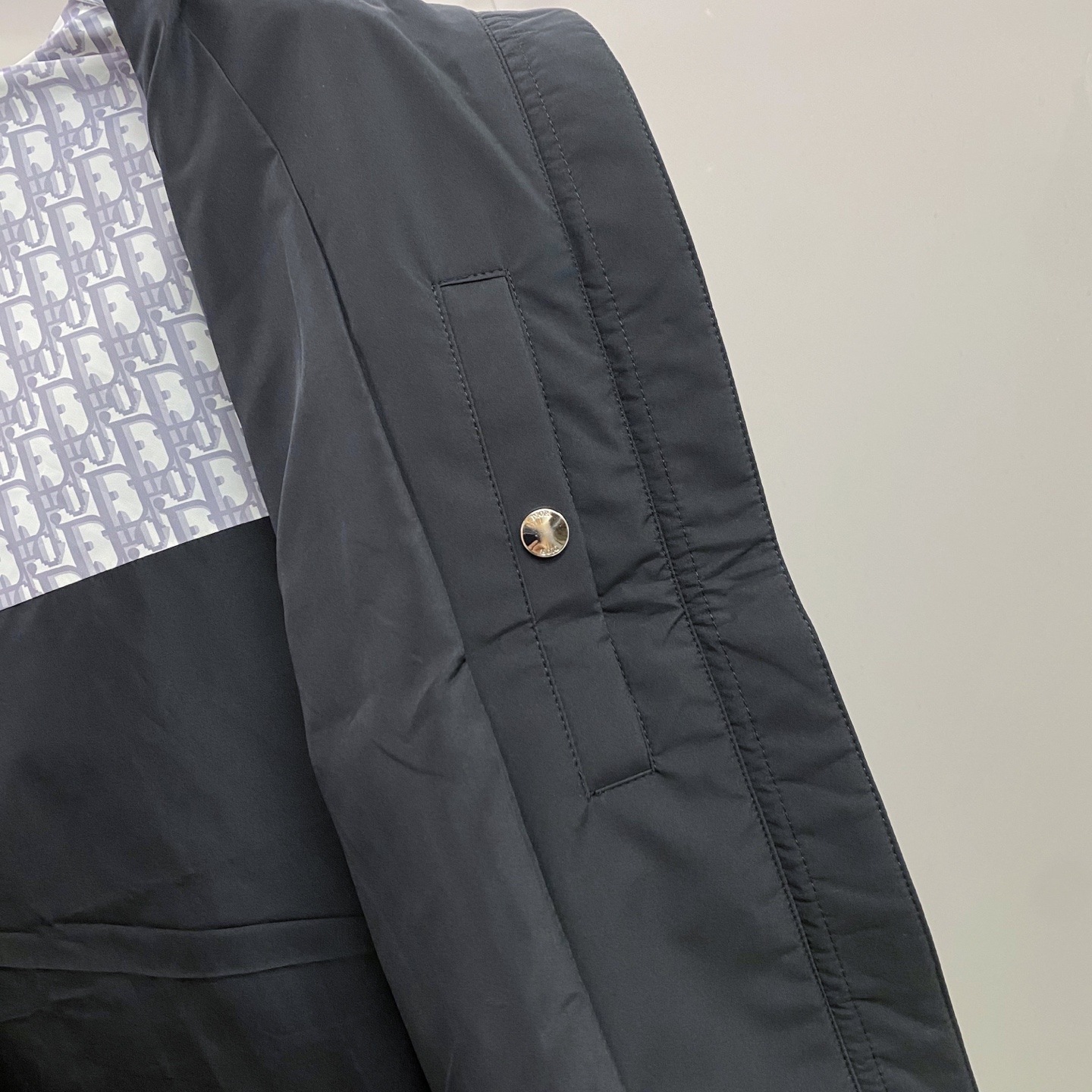 Dior 迪奥 2026ss春季新款连帽夹克外套全高端版本！高定专柜面料辅料，透气舒适度高，细节无可挑剔