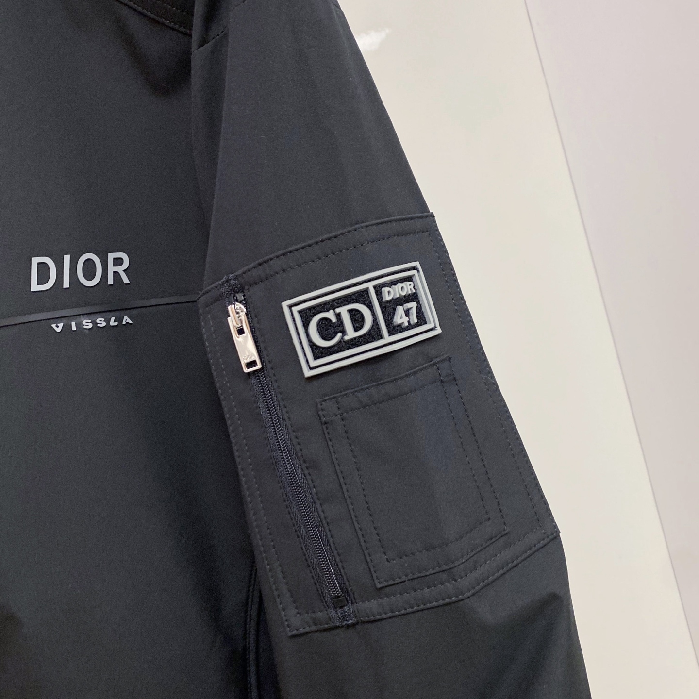 Dior 迪奥 2026ss春季新款连帽夹克外套全高端版本！高定专柜面料辅料，透气舒适度高，细节无可挑剔