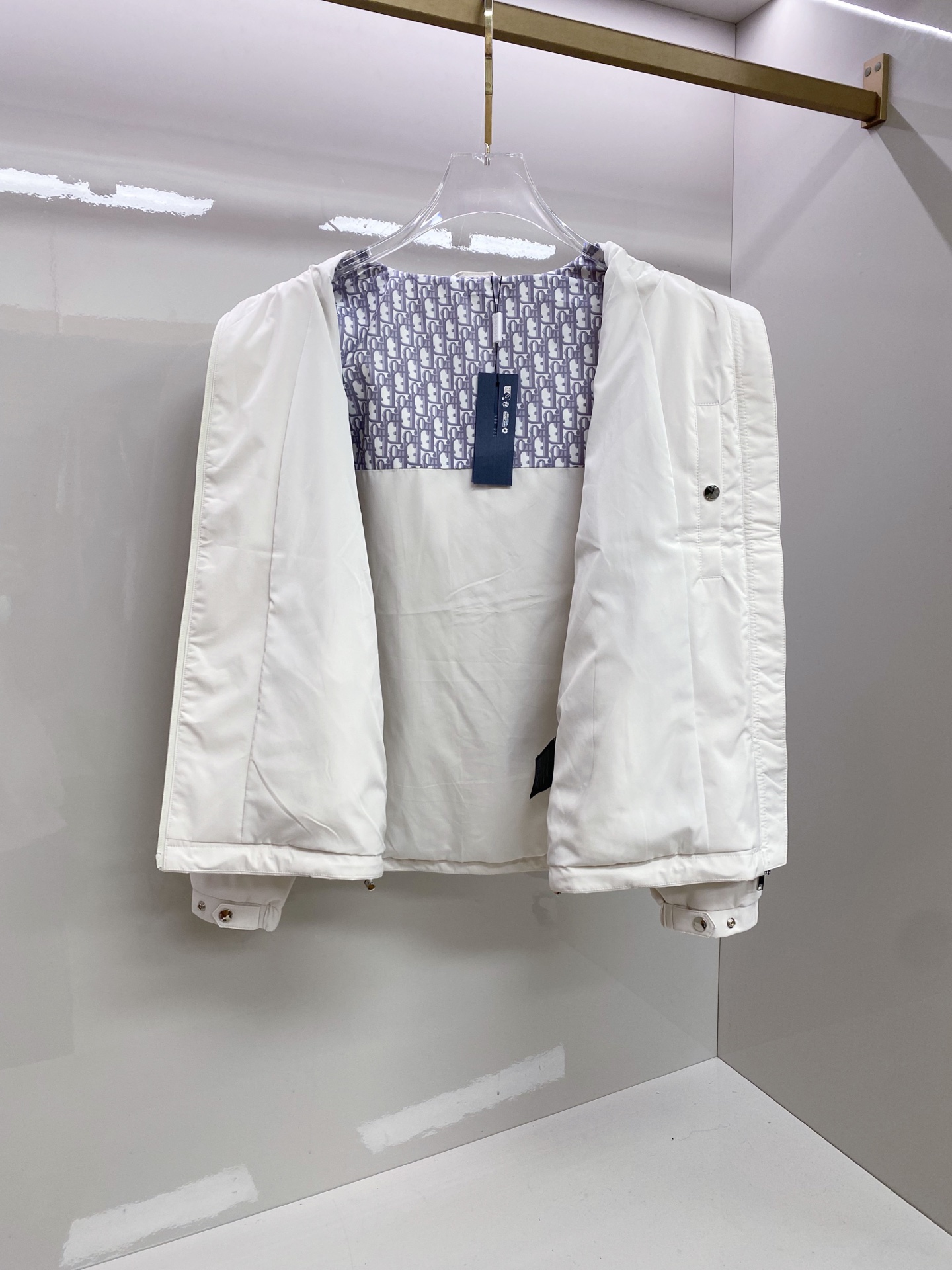 Dior 迪奥 2026ss春季新款连帽夹克外套全高端版本！高定专柜面料辅料，透气舒适度高，细节无可挑剔