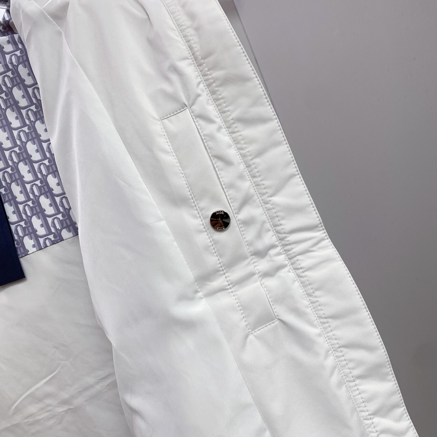 Dior 迪奥 2026ss春季新款连帽夹克外套全高端版本！高定专柜面料辅料，透气舒适度高，细节无可挑剔