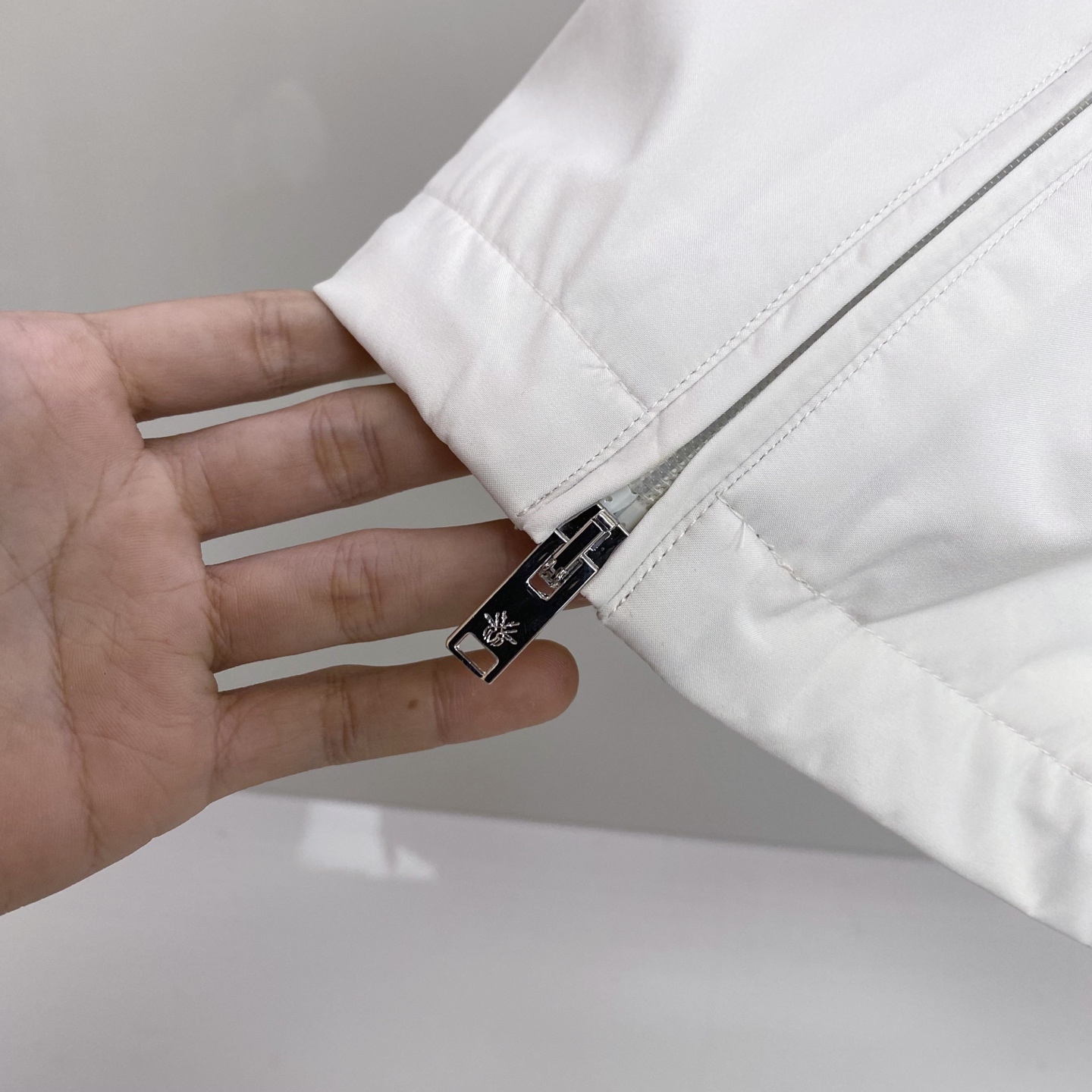 Dior 迪奥 2026ss春季新款连帽夹克外套全高端版本！高定专柜面料辅料，透气舒适度高，细节无可挑剔