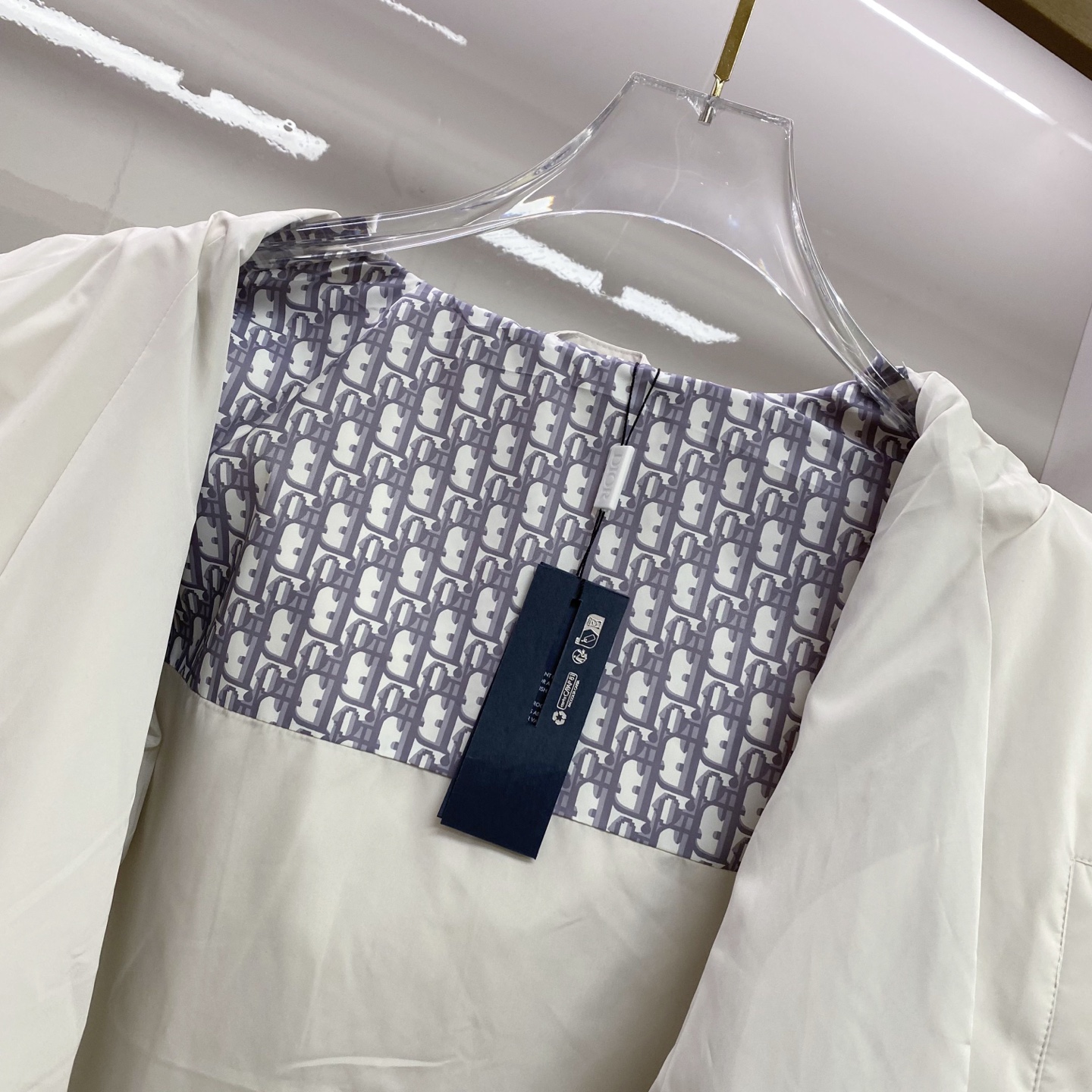 Dior 迪奥 2026ss春季新款连帽夹克外套全高端版本！高定专柜面料辅料，透气舒适度高，细节无可挑剔