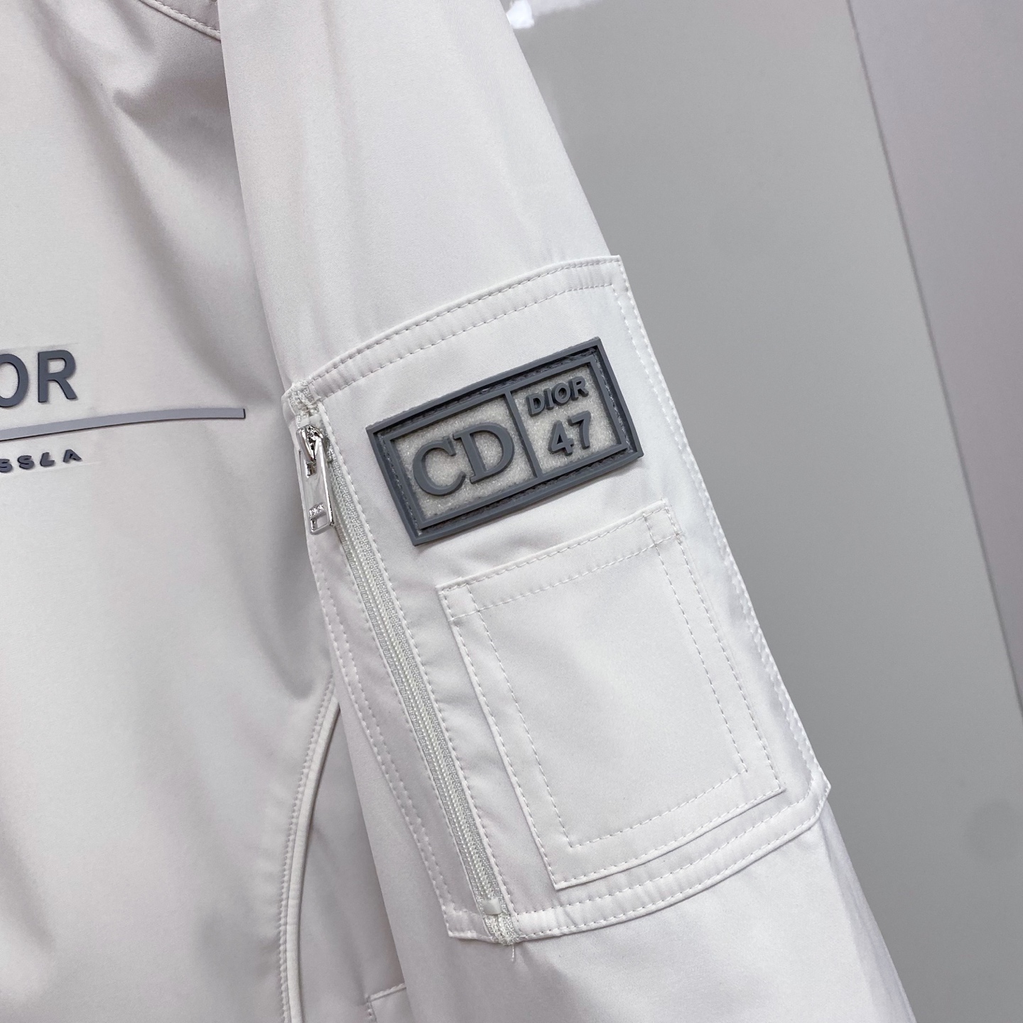 Dior 迪奥 2026ss春季新款连帽夹克外套全高端版本！高定专柜面料辅料，透气舒适度高，细节无可挑剔