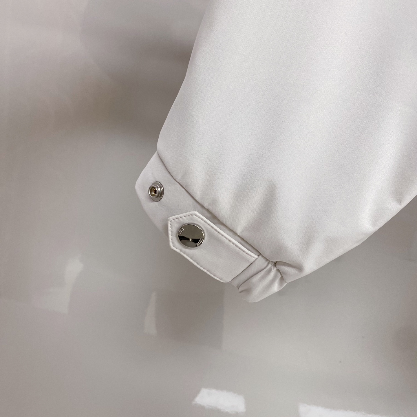 Dior 迪奥 2026ss春季新款连帽夹克外套全高端版本！高定专柜面料辅料，透气舒适度高，细节无可挑剔