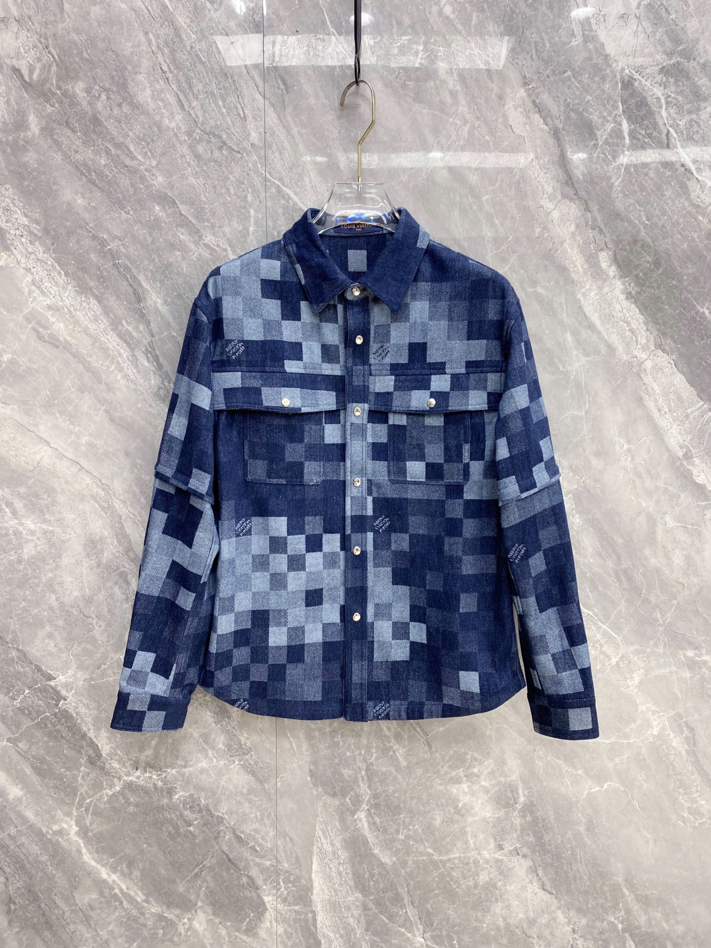 NO:761021,LV detachable sleeves 2026ss spring new jacket denim jacket full high-end version!  Haute couture counter fabric accessories, high breathability and comfort, impeccable details, exquisite workmanship and complex craftsmanship, casual tailoring, awesome upper body shape, color black blue, code size 48-56,, louis vuitton, jackets & coats, jackets & coats,19860909LV 袖子可拆卸 2026ss春季新款夹克牛仔外套 全高端版本！高定专柜面料辅料,透气舒适度高,细节无可挑剔,做工考究工艺复杂,呈现休闲裁剪,上身版型超赞 颜色黑色 蓝色 码数48-56,,louis vuitton,jackets & coats,jackets & coats,,Men's clothing