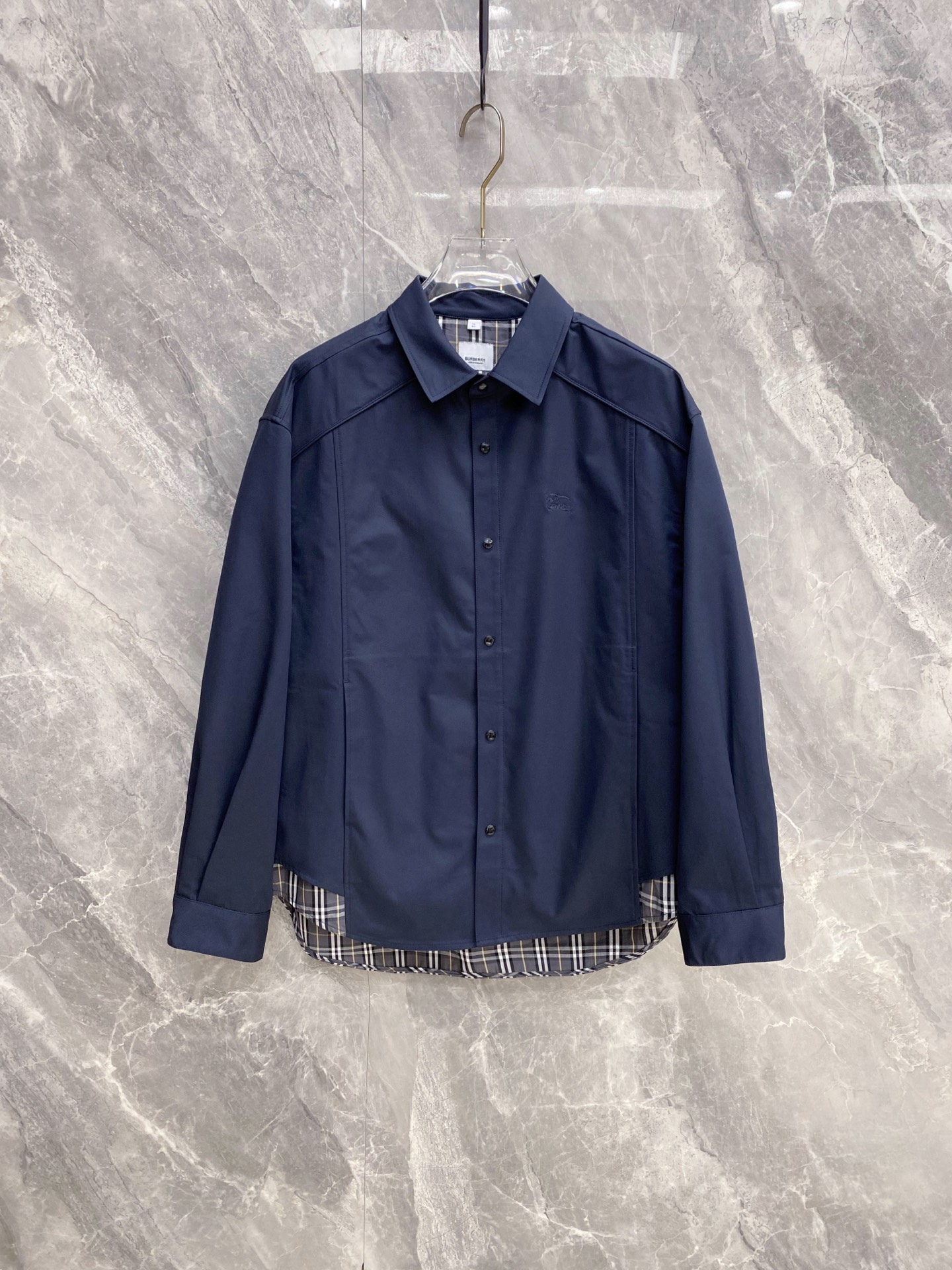 NO:773755,Burberry 2026ss new spring jacket, full high-end version!  Haute couture counter fabric accessories, high breathability and comfort, impeccable details, exquisite workmanship and complex craftsmanship, casual tailoring, awesome upper body shape, color black blue beige code number 48-56, burberry, burberry, jackets & coats, jackets & coats,19860909Burberry 巴宝莉2026ss春季新款夹克外套 全高端版本！高定专柜面料辅料,透气舒适度高,细节无可挑剔,做工考究工艺复杂,呈现休闲裁剪,上身版型超赞 颜色黑色 蓝色 米色 码数48-56,,burberry,burberry,jackets & coats,jackets & coats,,Men's clothing