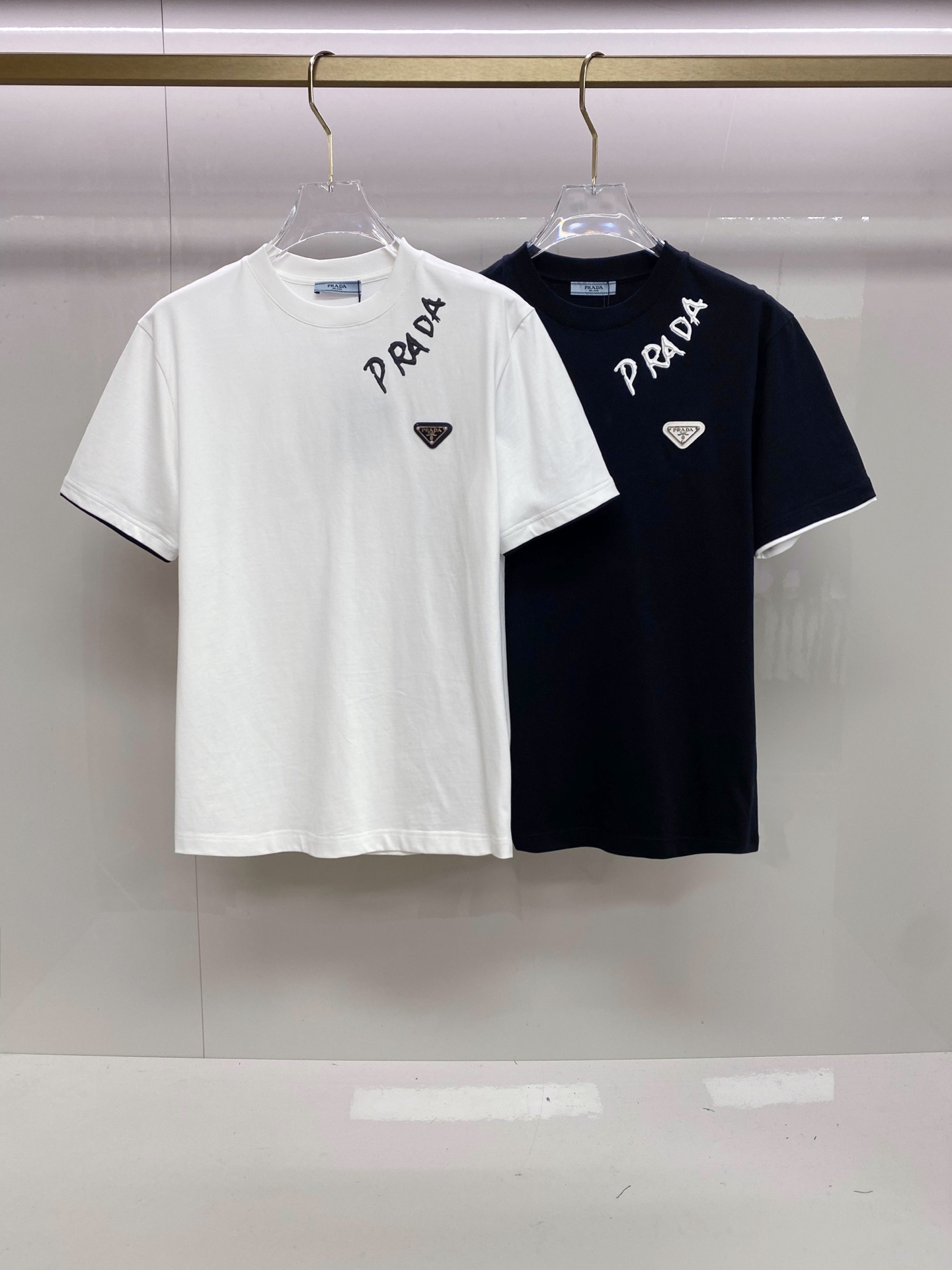 Prada 普拉达 2026ss 春夏新款首发专柜最新款短袖圆领T恤 高端订制 设计前卫时尚！品牌log