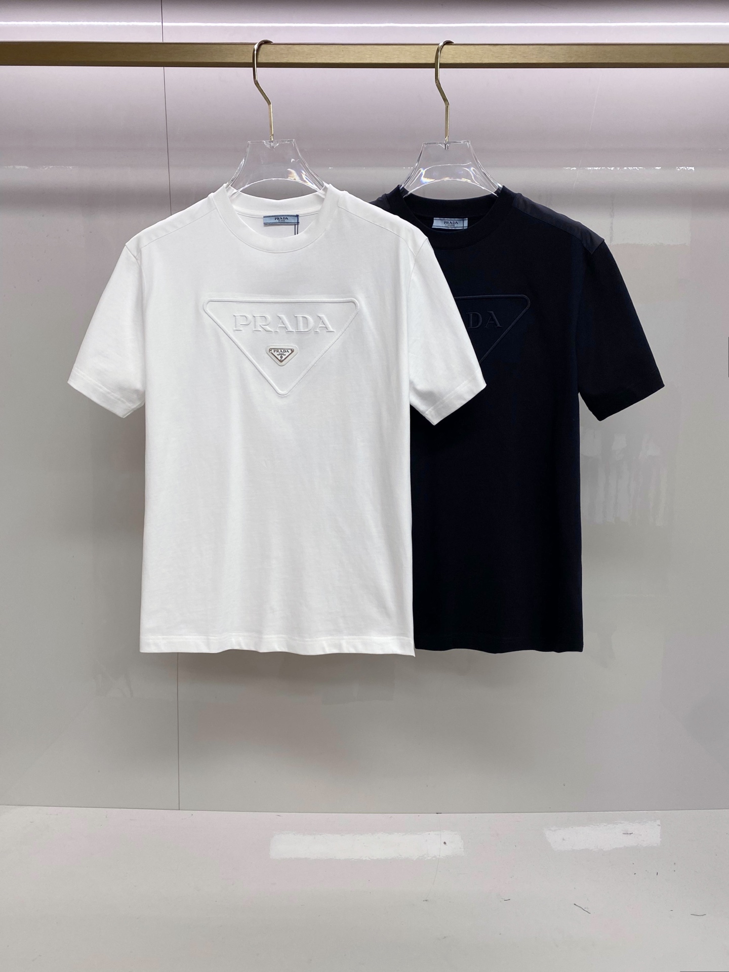 Prada 普拉达 2026ss 春夏新款首发专柜最新款短袖圆领T恤 高端订制 设计前卫时尚！品牌log