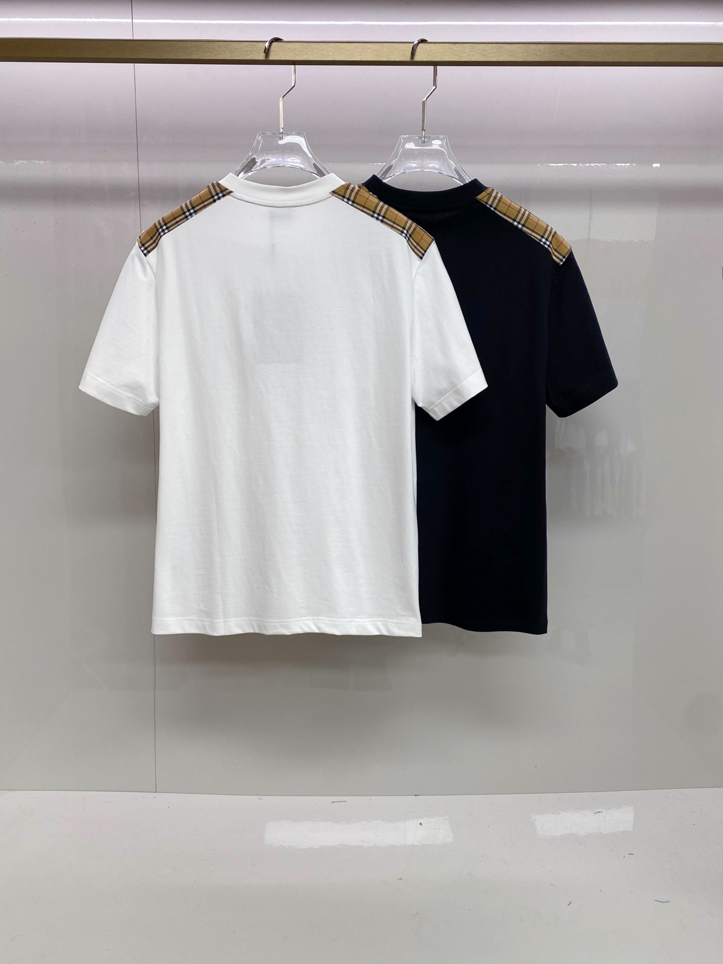 Burberry 巴宝莉 2026ss 春夏新款首发专柜最新款短袖圆领T恤 高端订制 设计前卫时尚！品牌