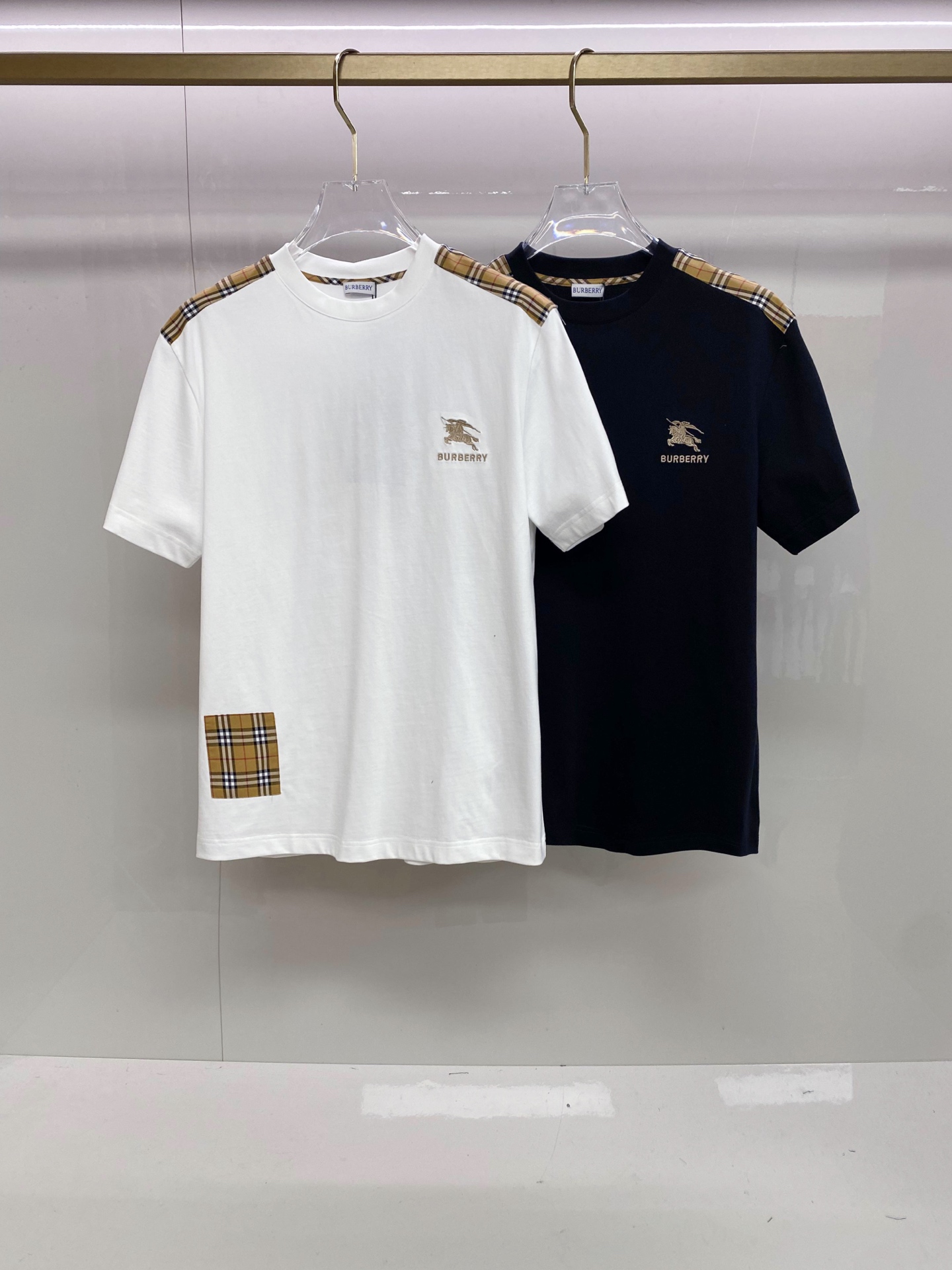 Burberry 巴宝莉 2026ss 春夏新款首发专柜最新款短袖圆领T恤 高端订制 设计前卫时尚！品牌