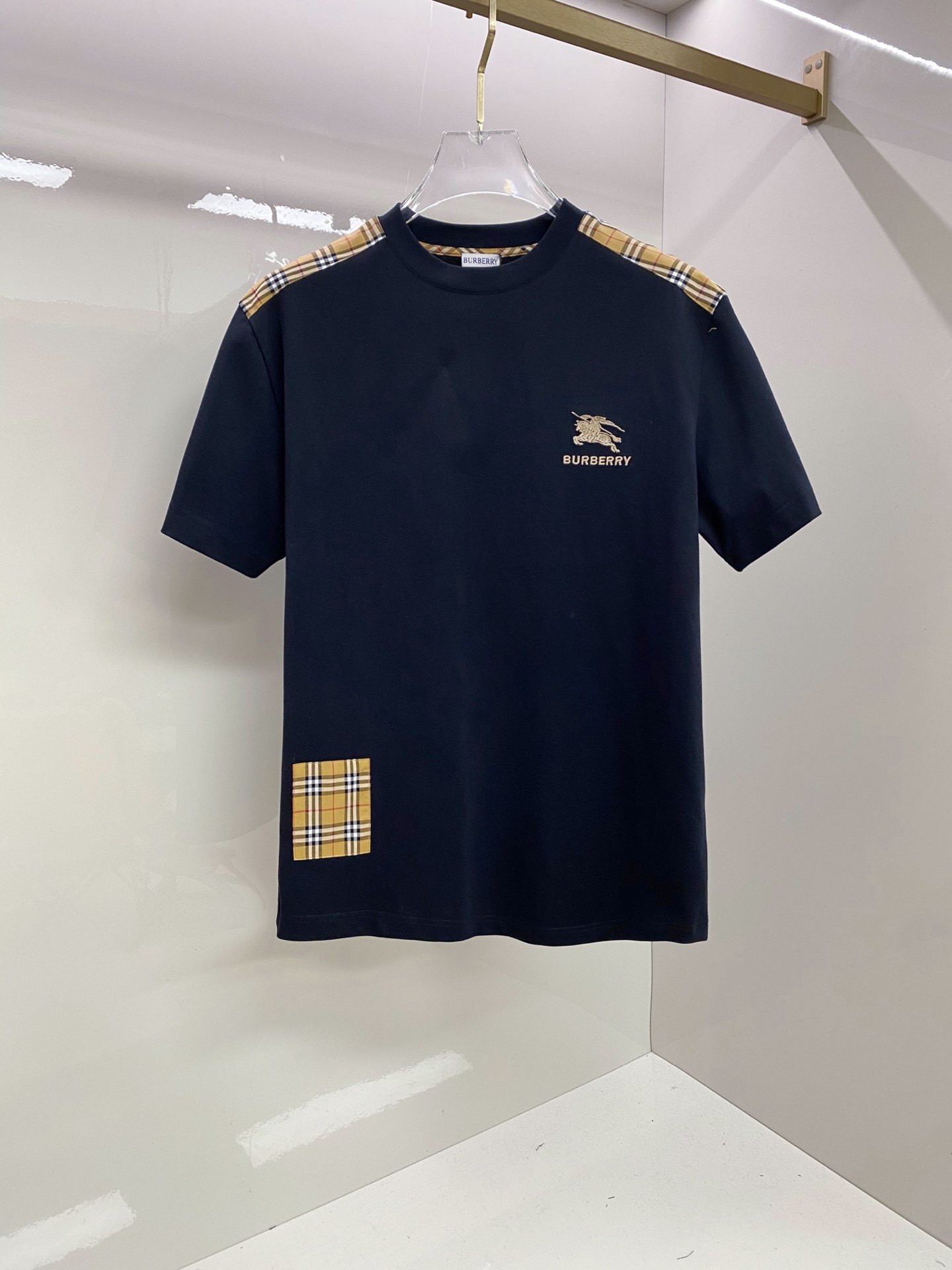 Burberry 巴宝莉 2026ss 春夏新款首发专柜最新款短袖圆领T恤 高端订制 设计前卫时尚！品牌