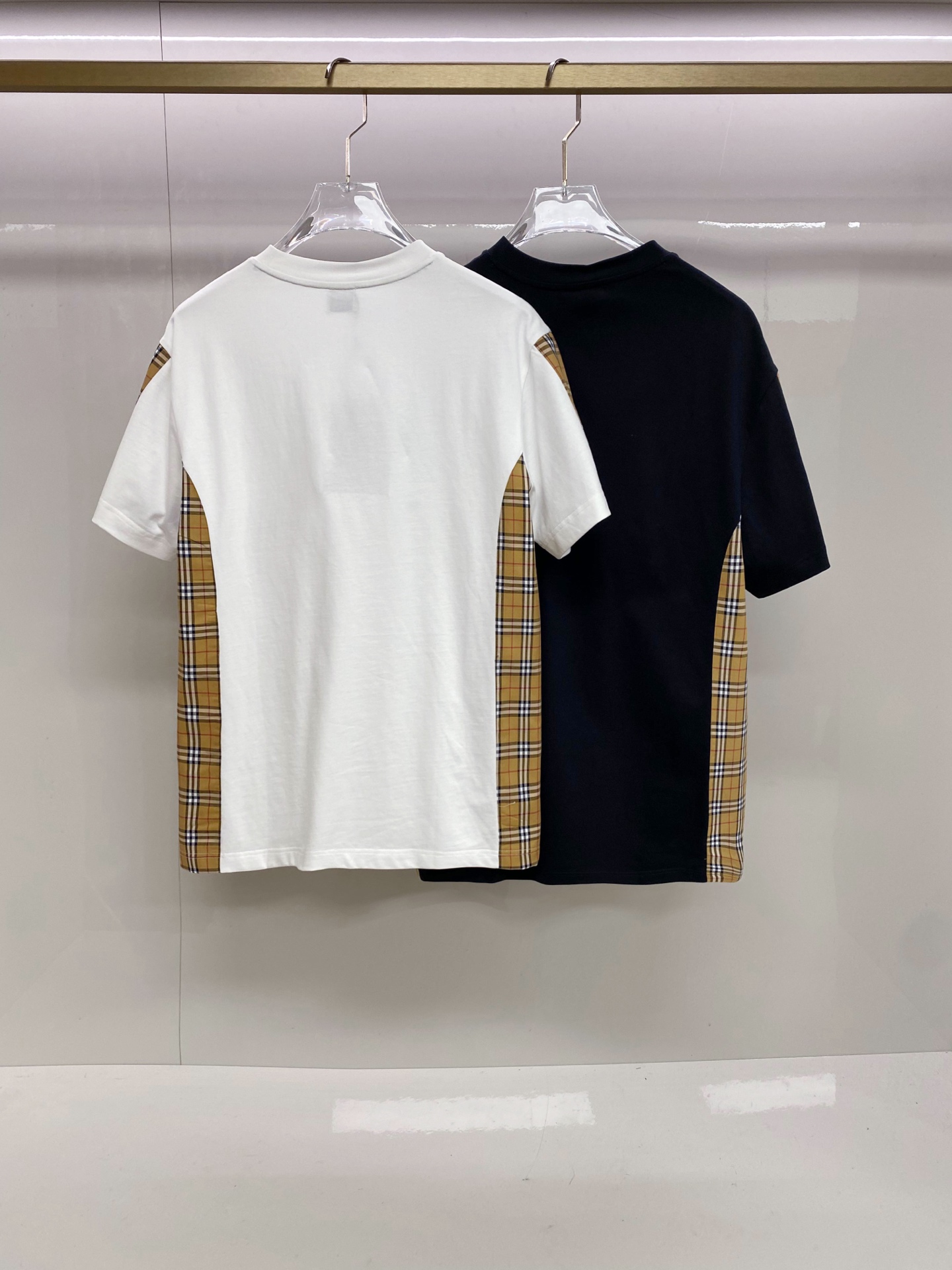 Burberry 巴宝莉 2026ss 春夏新款首发专柜最新款短袖圆领T恤 高端订制 设计前卫时尚！品牌