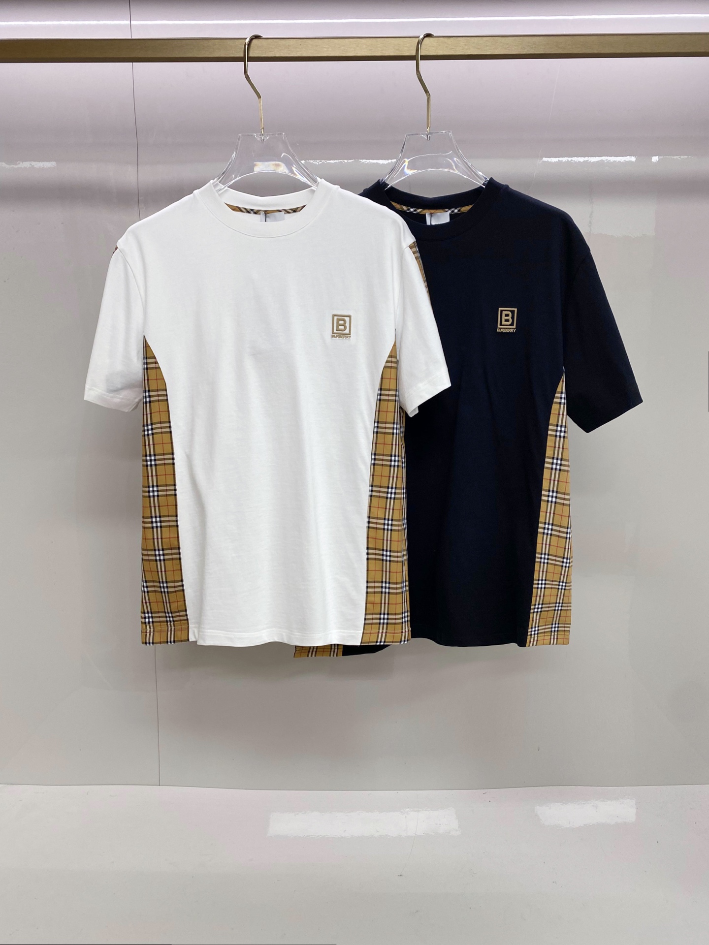 Burberry 巴宝莉 2026ss 春夏新款首发专柜最新款短袖圆领T恤 高端订制 设计前卫时尚！品牌