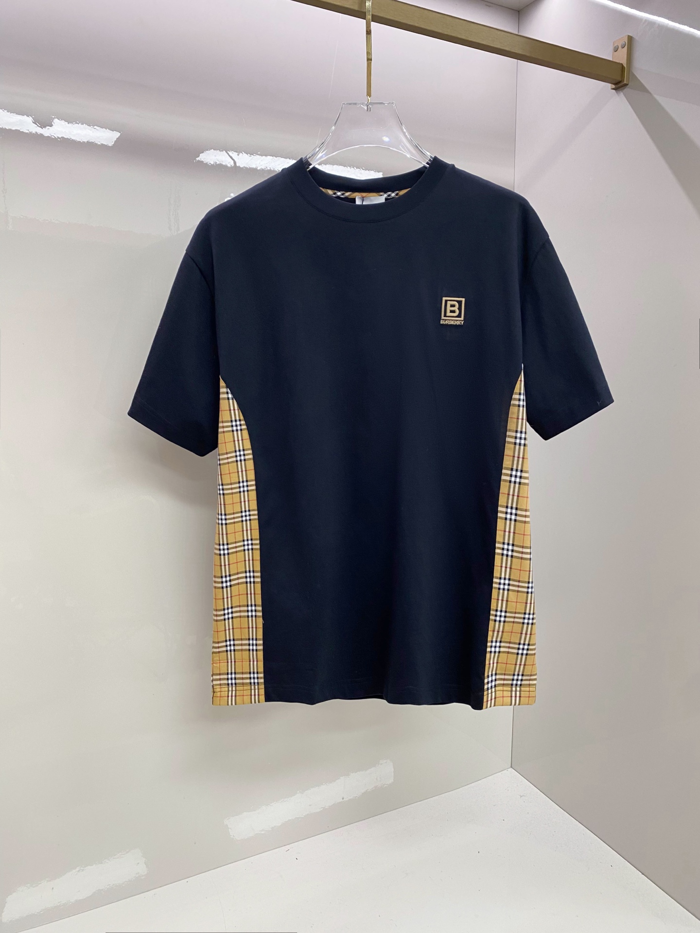 Burberry 巴宝莉 2026ss 春夏新款首发专柜最新款短袖圆领T恤 高端订制 设计前卫时尚！品牌