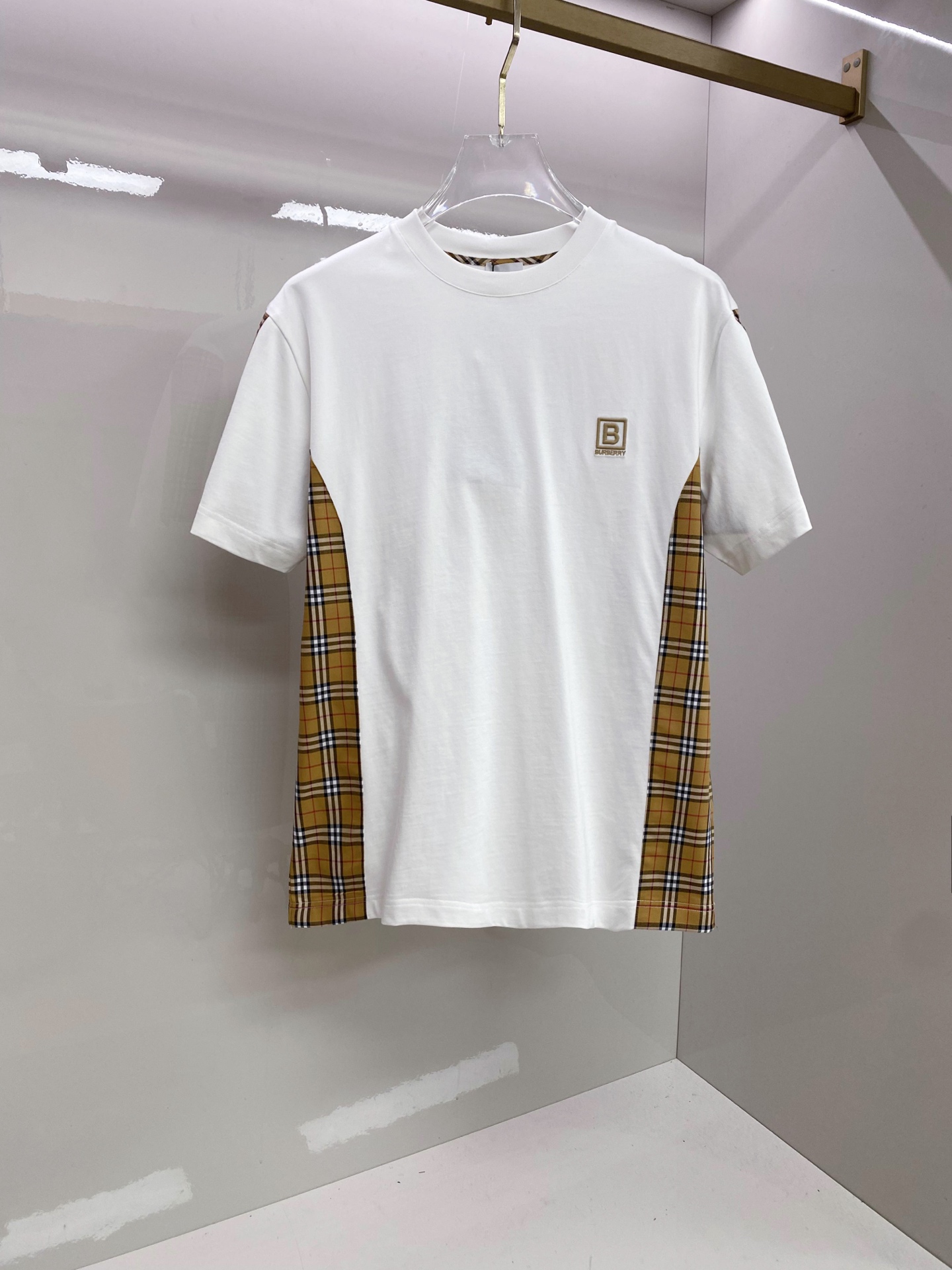 Burberry 巴宝莉 2026ss 春夏新款首发专柜最新款短袖圆领T恤 高端订制 设计前卫时尚！品牌