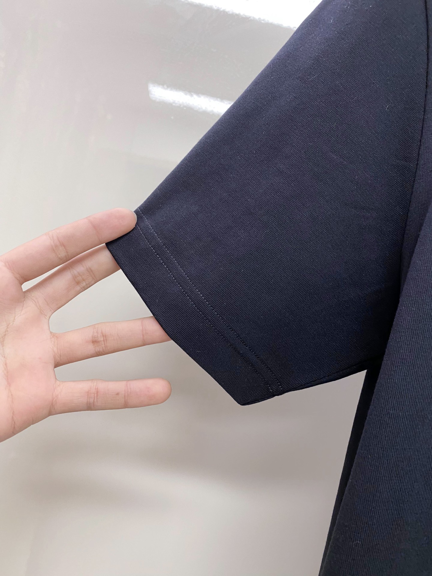 LV 2026ss 春夏新款首发专柜最新款短袖圆领T恤 高端订制 设计前卫时尚！品牌logo重工艺设计 