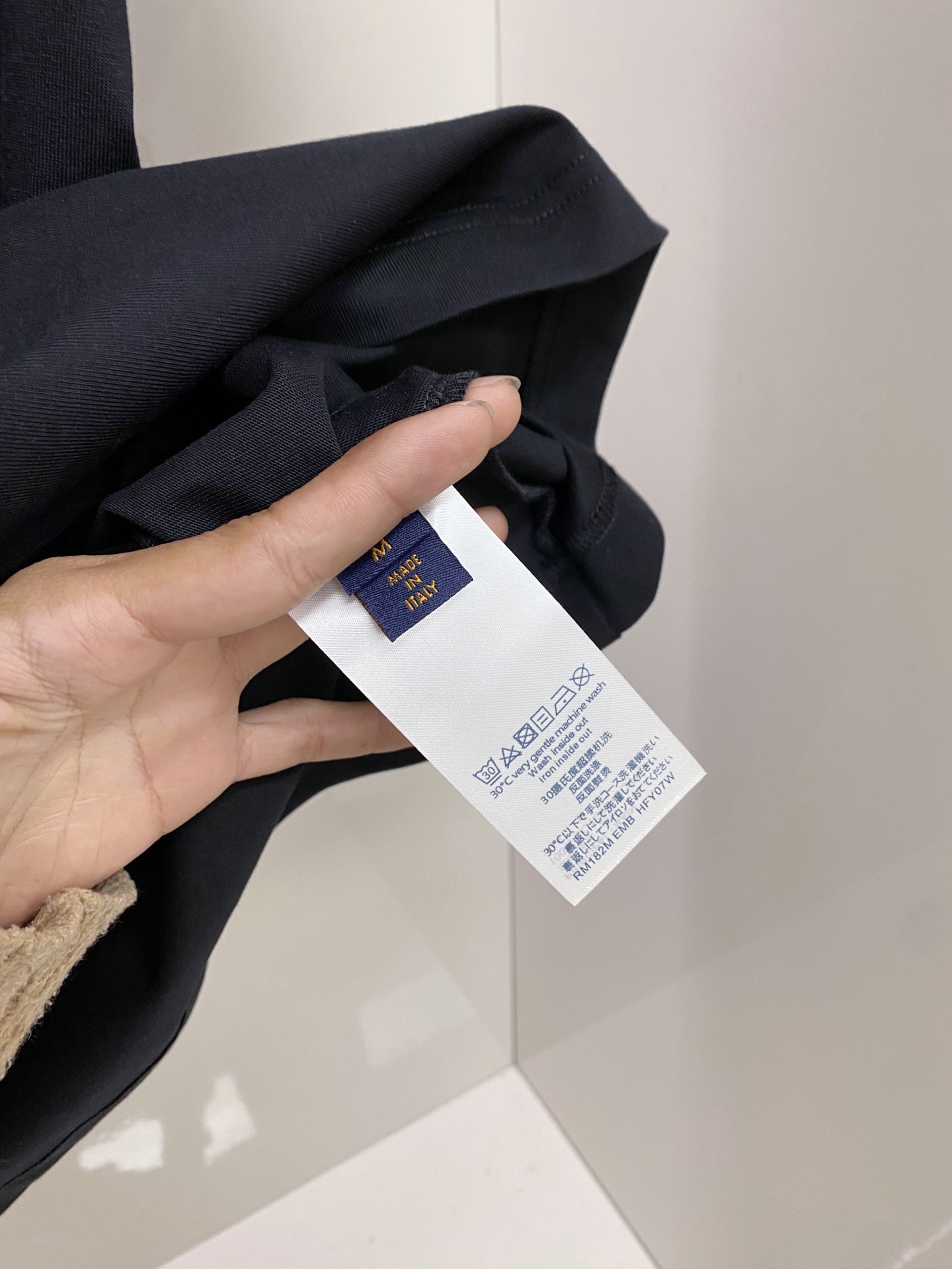 LV 2026ss 春夏新款首发专柜最新款短袖圆领T恤 高端订制 设计前卫时尚！品牌logo重工艺设计 