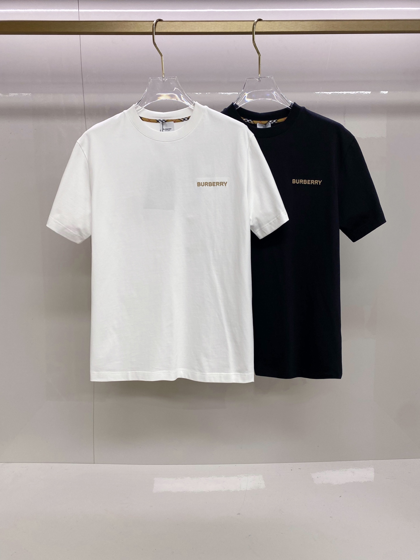 Burberry 巴宝莉 2026ss 春夏新款首发专柜最新款短袖圆领T恤 高端订制 设计前卫时尚！品牌