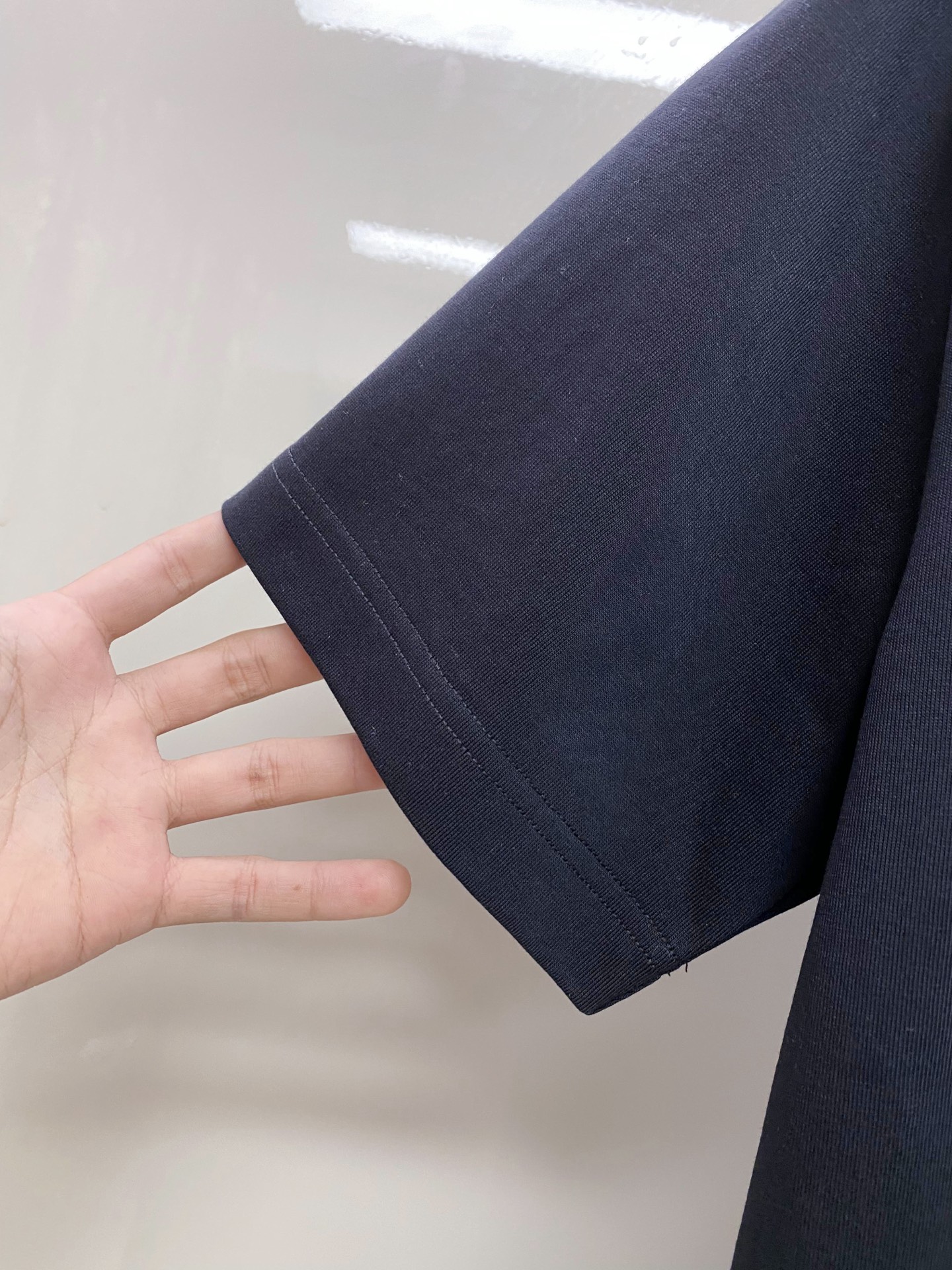 LV 2026ss 春夏新款首发专柜最新款短袖圆领T恤 高端订制 设计前卫时尚！品牌logo重工艺设计 