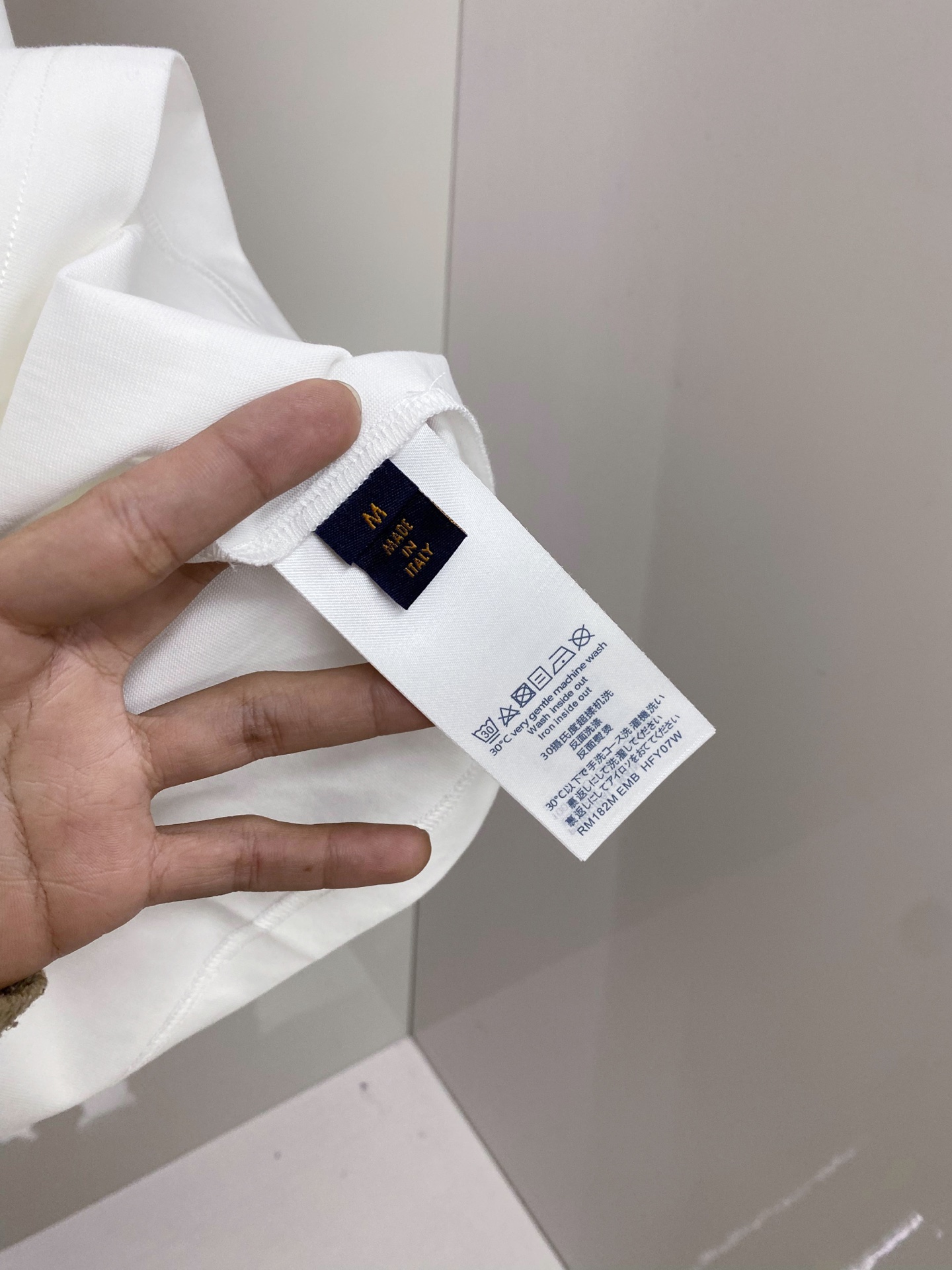 LV 2026ss 春夏新款首发专柜最新款短袖圆领T恤 高端订制 设计前卫时尚！品牌logo重工艺设计 