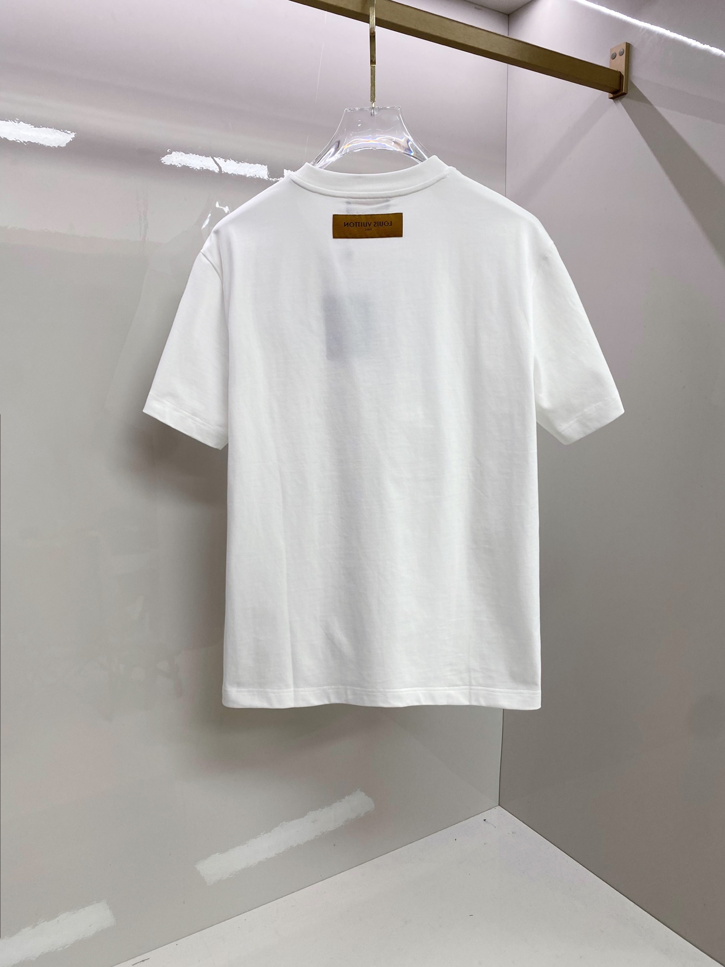 LV 2026ss 春夏新款首发专柜最新款短袖圆领T恤 高端订制 设计前卫时尚！品牌logo重工艺设计 