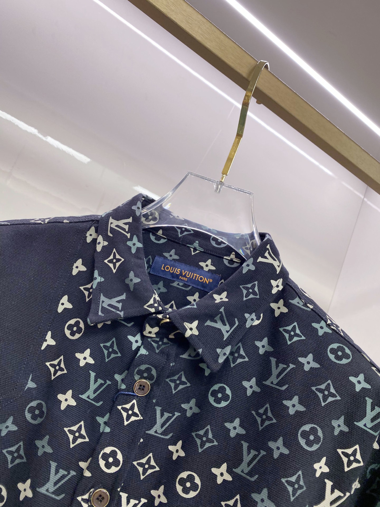 LV 2026ss春季新款夹克外套全高端版本！高定专柜面料辅料，透气舒适度高，细节无可挑剔，做工考究工艺